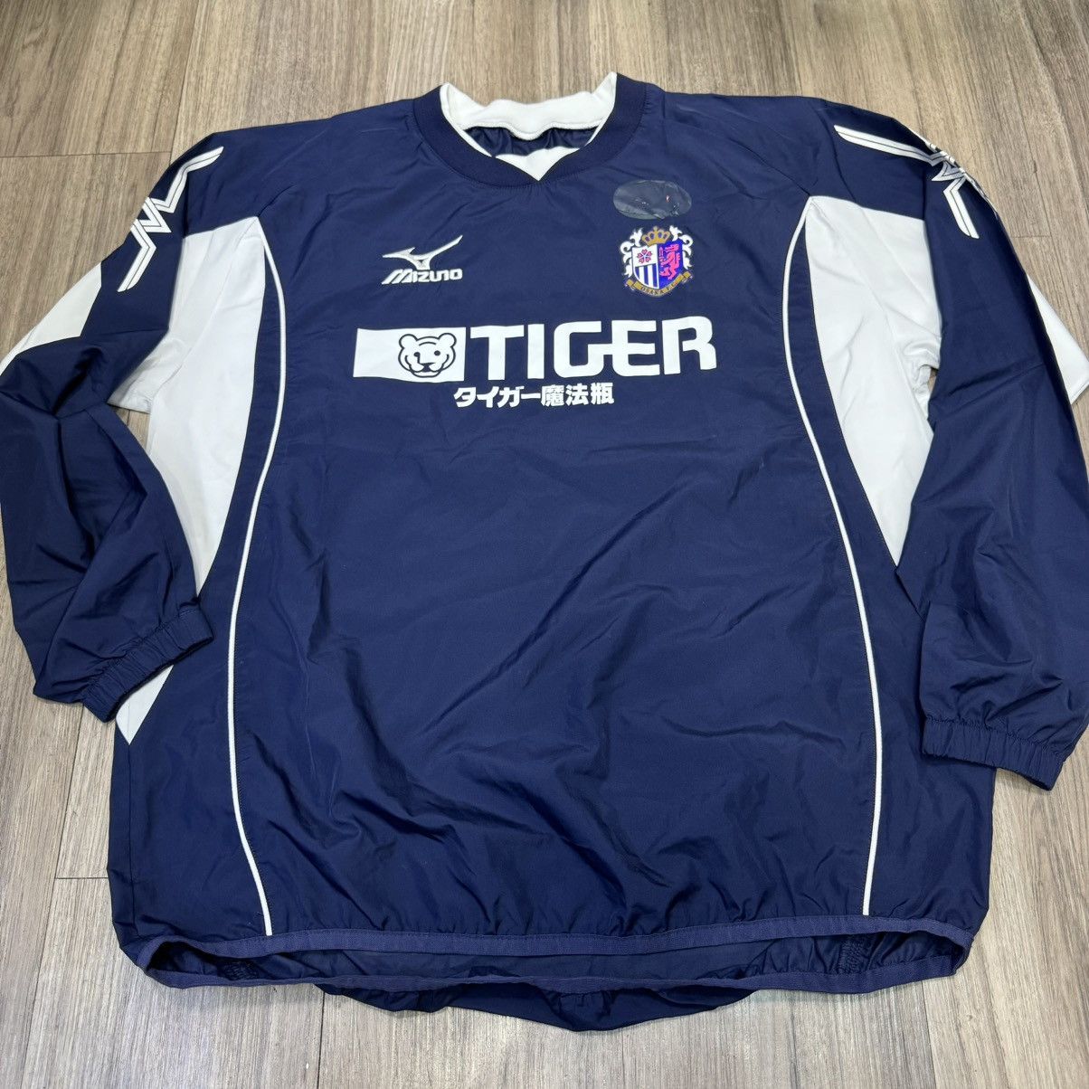 Mizuno Osaka Cerezo player issued/worn training sweater Size US L / EU 52-54 / 3 - 1 Thumbnail