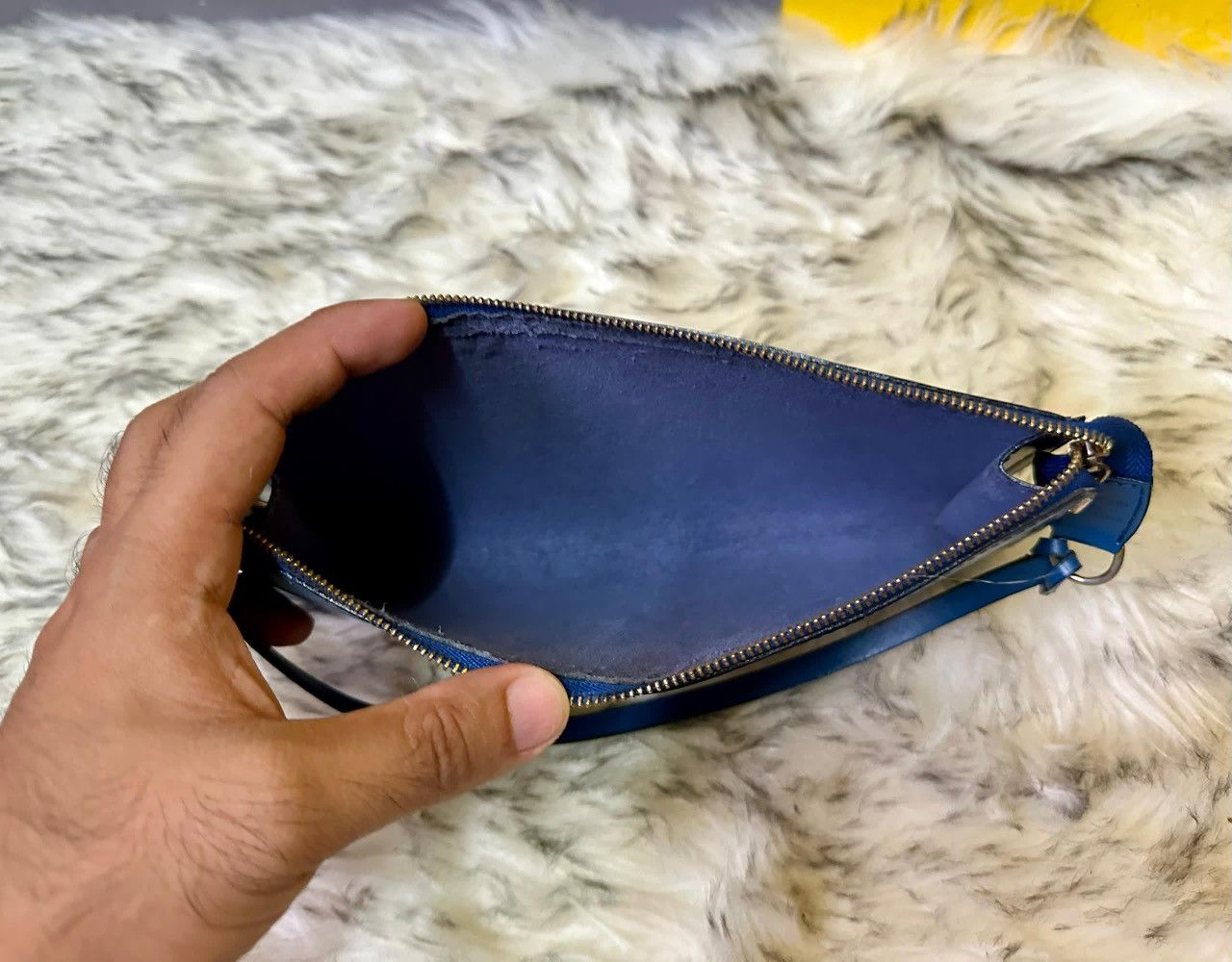 Louis Vuitton Authentic Louis Vuitton Epi Leather Pochette Accessories Size ONE SIZE - 5 Thumbnail