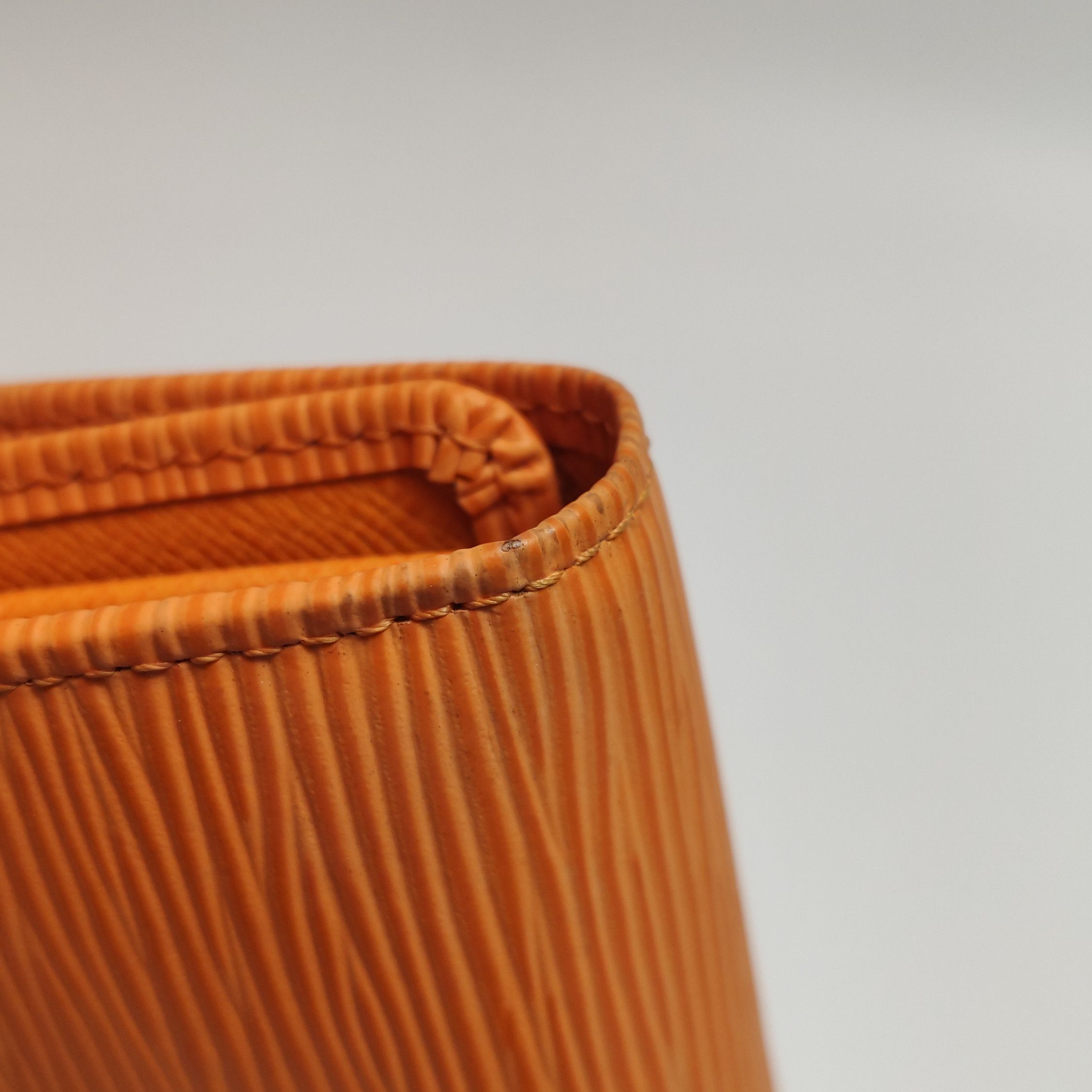 Louis Vuitton Louis Vuitton (LV) Cowhide Solid Color Water Ripple Wallet Size ONE SIZE - 5 Thumbnail