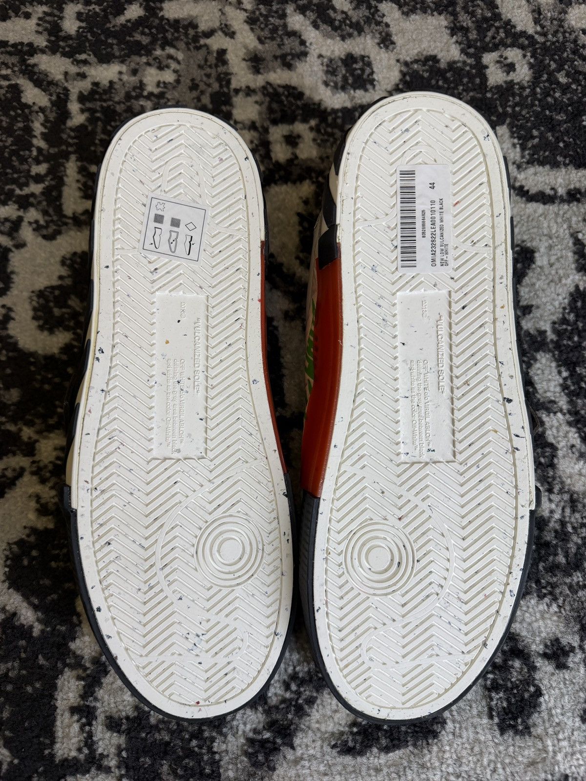 Off-White Off-White Low Vulcanized Sneakers – White / Black / Green Size US 11 / EU 44 - 10 Thumbnail