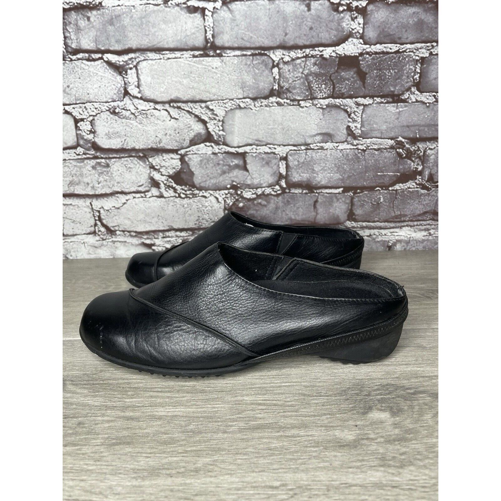 Other Munro American Black Leather SlipOn Slingback Mules Shoes Wo Size US 6 / IT 36 - 1 Thumbnail