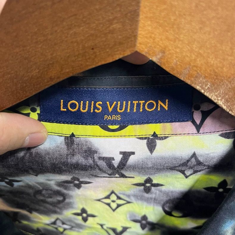 Louis Vuitton Louis Vuitton Tie-dyed and full-printed short-sleeved shirt Size US L / EU 52-54 / 3 - 3 Thumbnail