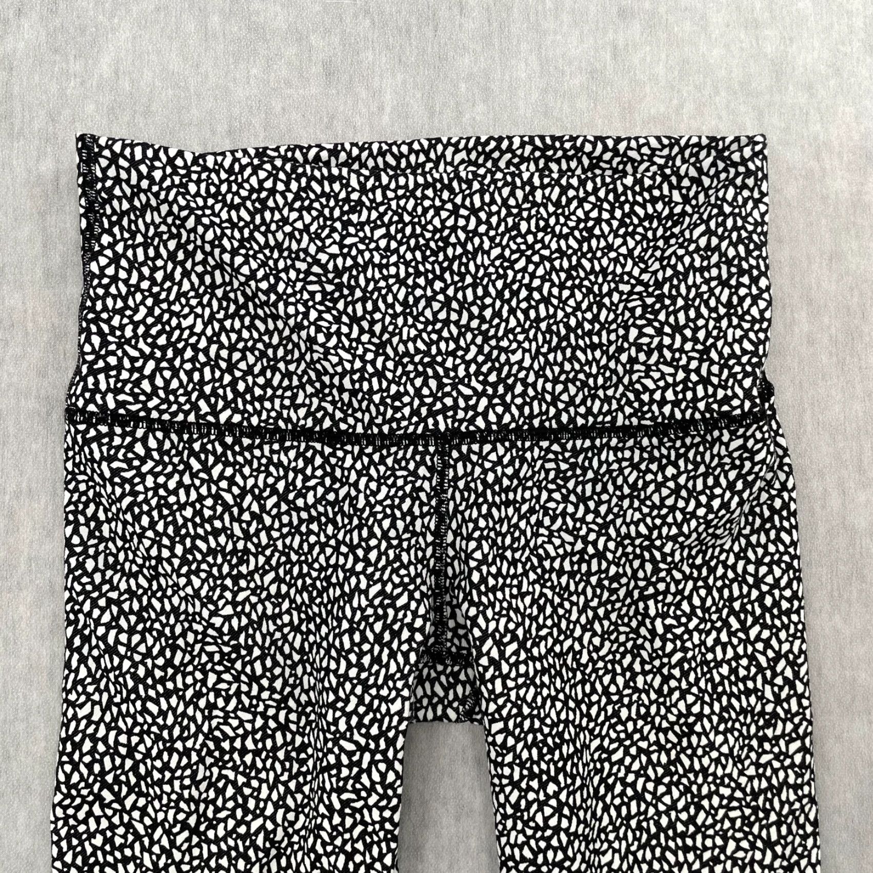 Lululemon Lululemon Pants Womens 10 Black White Crop Leggings Yoga Gym Logo Ladies Size 32" / US 10 / IT 46 - 3 Thumbnail