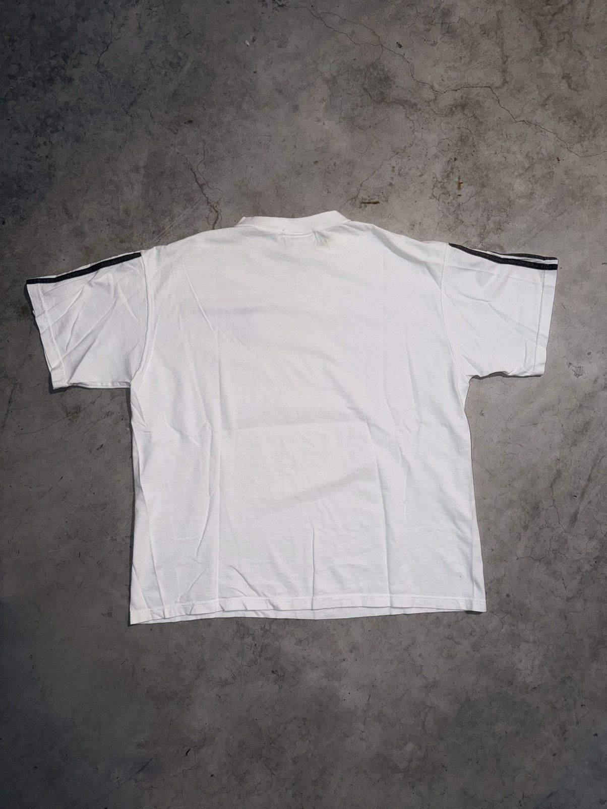 Adidas Vintage 90s Adidas Embroidered Logo T-shirt White Pink Size US L / EU 52-54 / 3 - 3 Thumbnail
