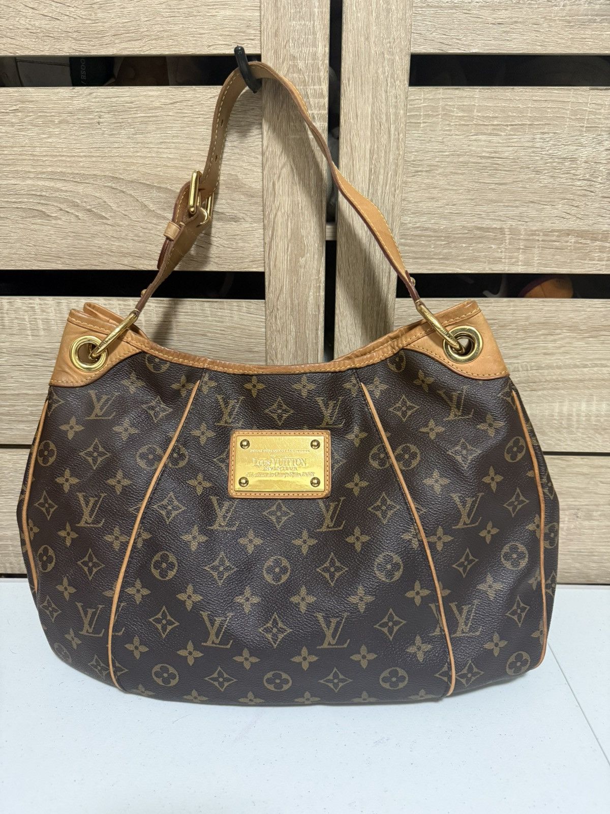 Louis Vuitton LV Galliera Monogram Brown Hobo Shoulderbag Size ONE SIZE - 1 Thumbnail