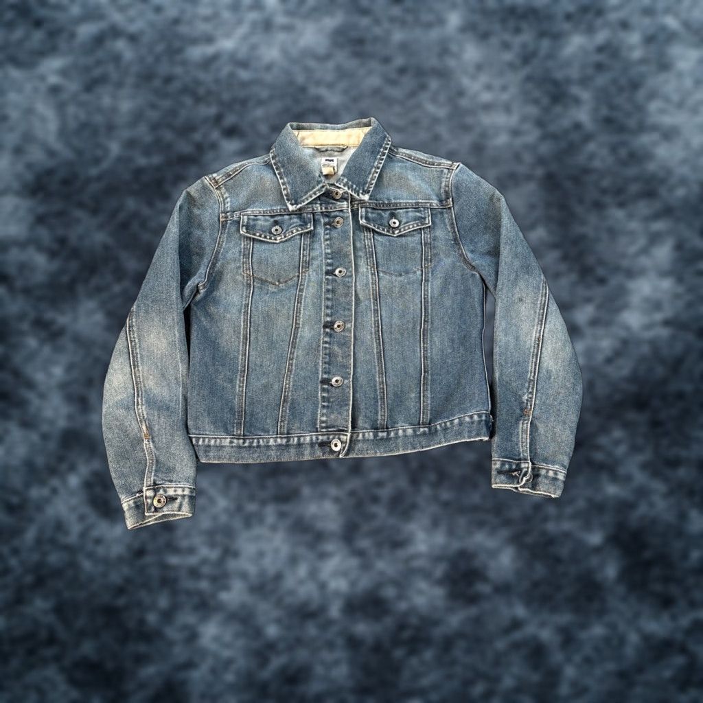 Gap VINTAGE Gap Denim Jacket Womens S Small Distressed Trucker Wash Blue 90s Classic Mens? Womens Size S / US 4 / IT 40 - 1 Thumbnail