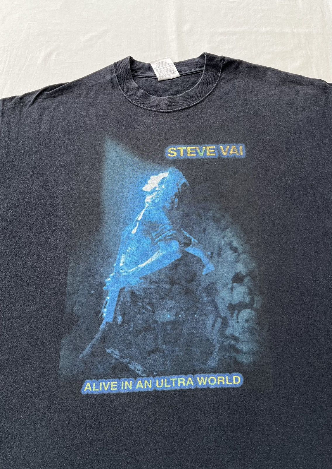 Band Tees Vintage 2001 Steve Vai Alive in an Ultra World Tour T-shirt Size US XL / EU 56 / 4 - 5 Thumbnail