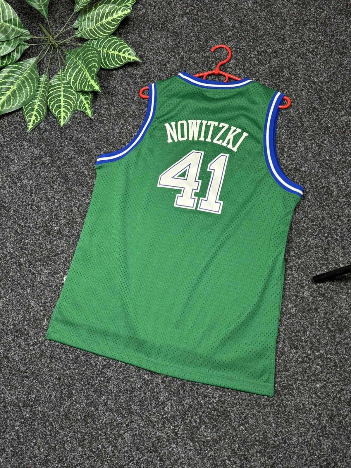 NBA REEBOK 1987-88 HARDWOOD VINTAGE DIRK NOWITZKI DALLAS