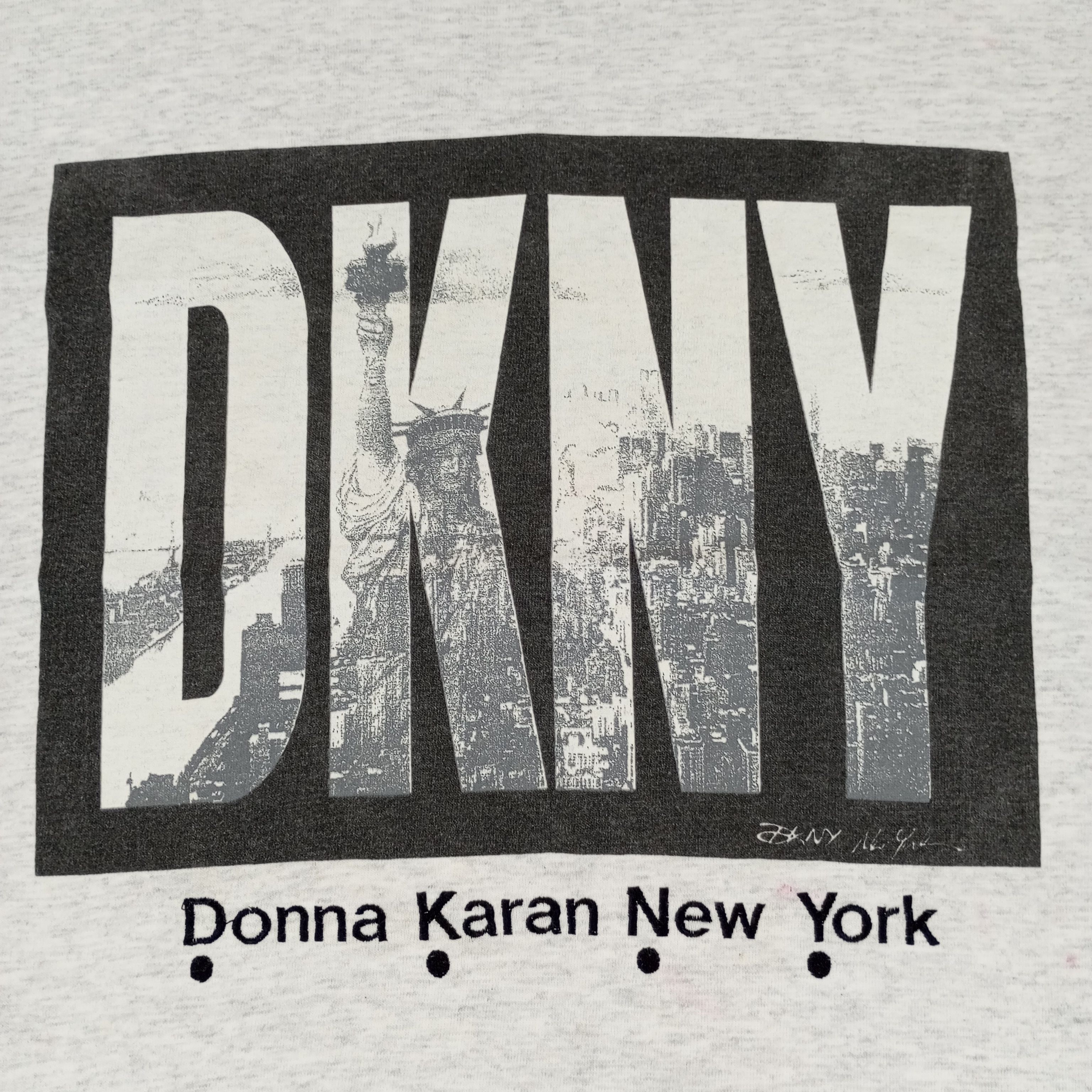 DKNY × Vintage DKNY Streetwear Style Tshirt Size US S / EU 44-46 / 1 - 2 Thumbnail