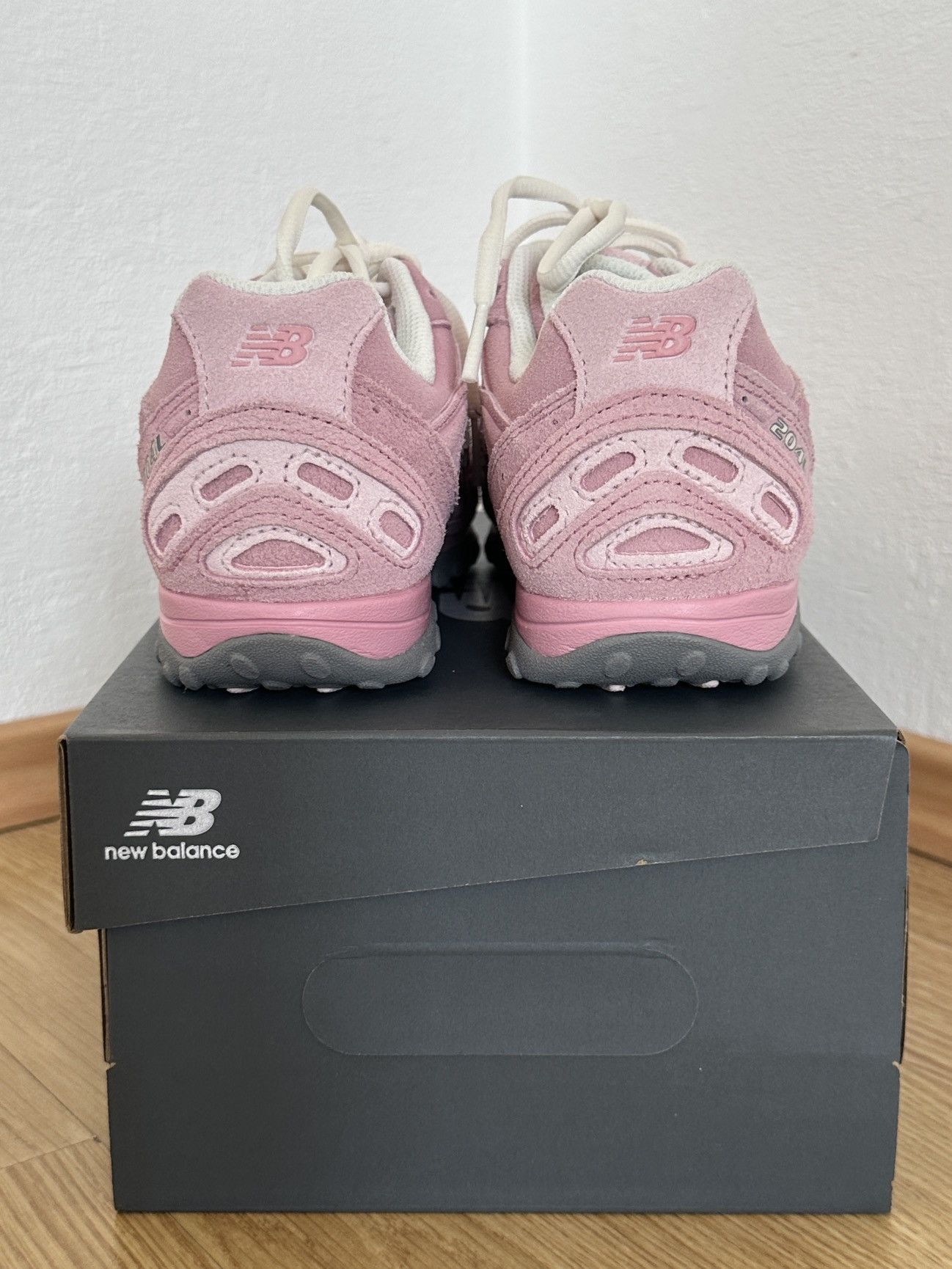 Pastel pink 204L New Balance suede sneakers