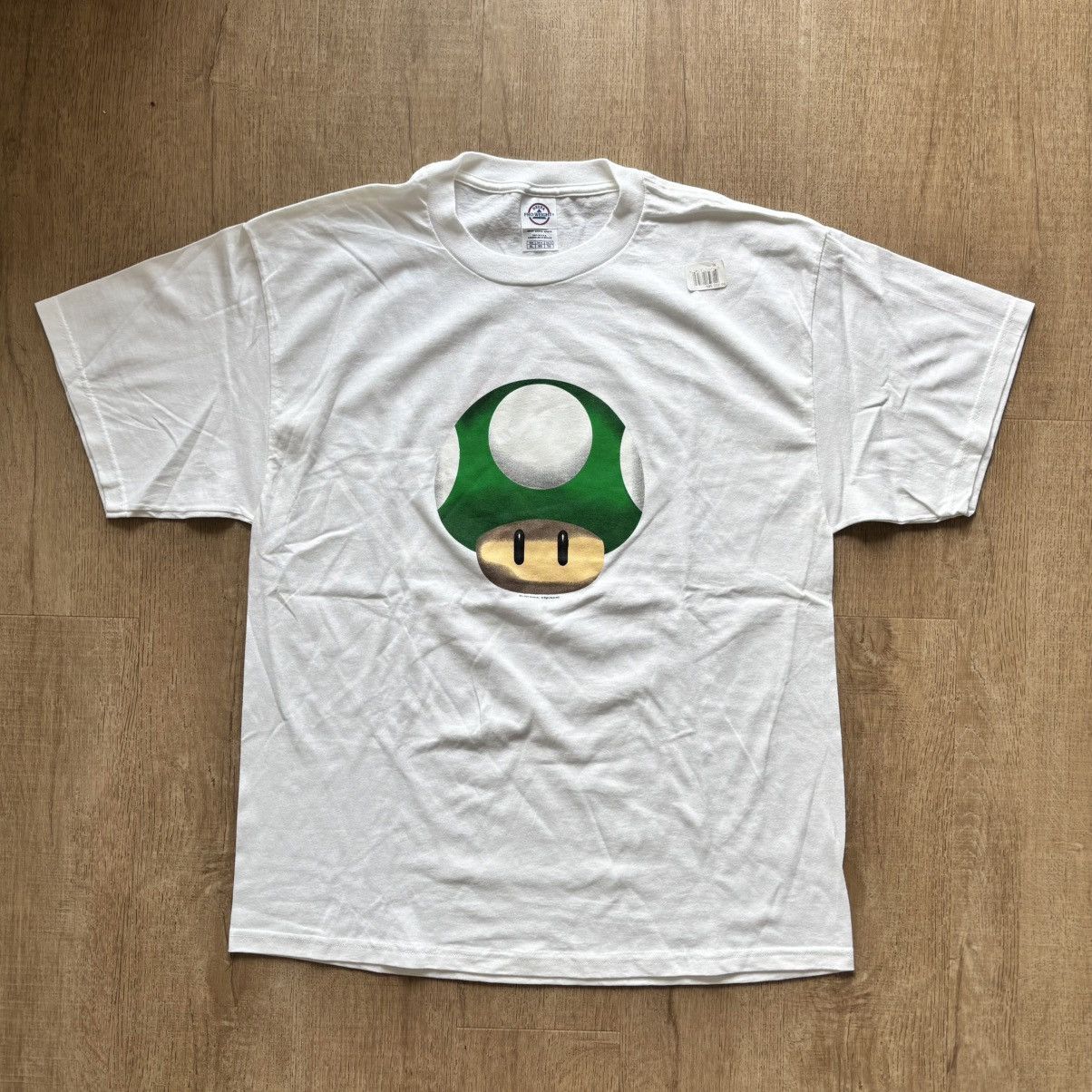 Nintendo Deadstock 2007 Nintendo Mario Green Mushroom Tshirt Size US XL / EU 56 / 4 - 1 Thumbnail