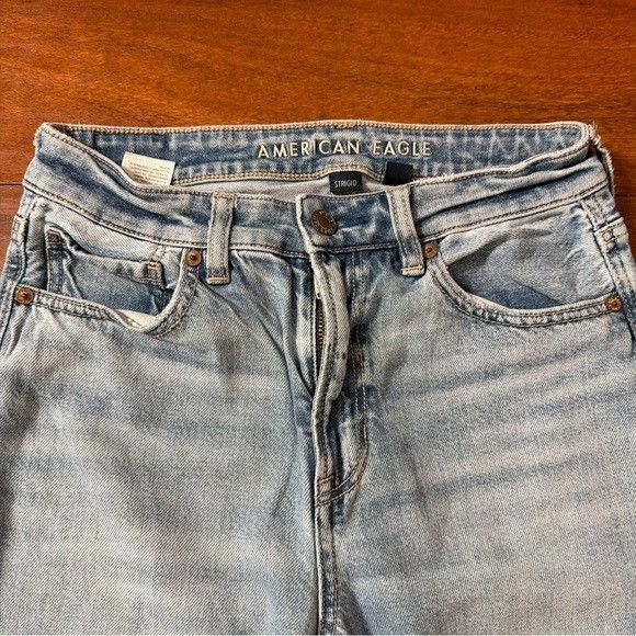American Eagle Outfitters American Eagle Outfitters Light Blue Straight Leg Mom Jeans Size 26" / US 2 / IT 38 - 5 Thumbnail