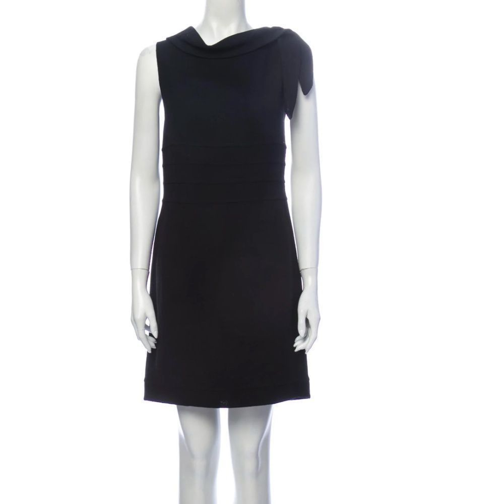 Carmen Marc Valvo SZ 12 simple black dress