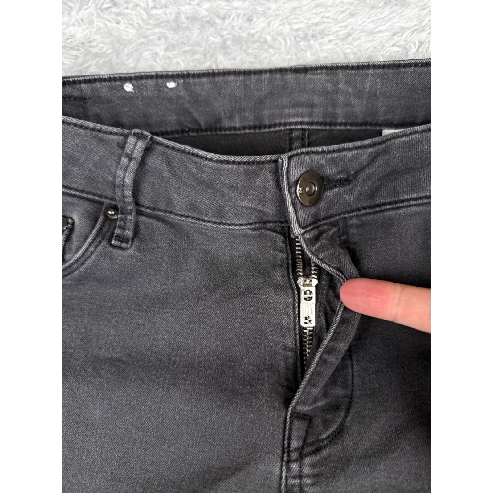 Vintage Vintage Black Cotton Blend Skinny Jeans Women 32 Low Rise Studded Distressed 33 Inseam Size 24" / US 00 / IT 34 - 5 Thumbnail