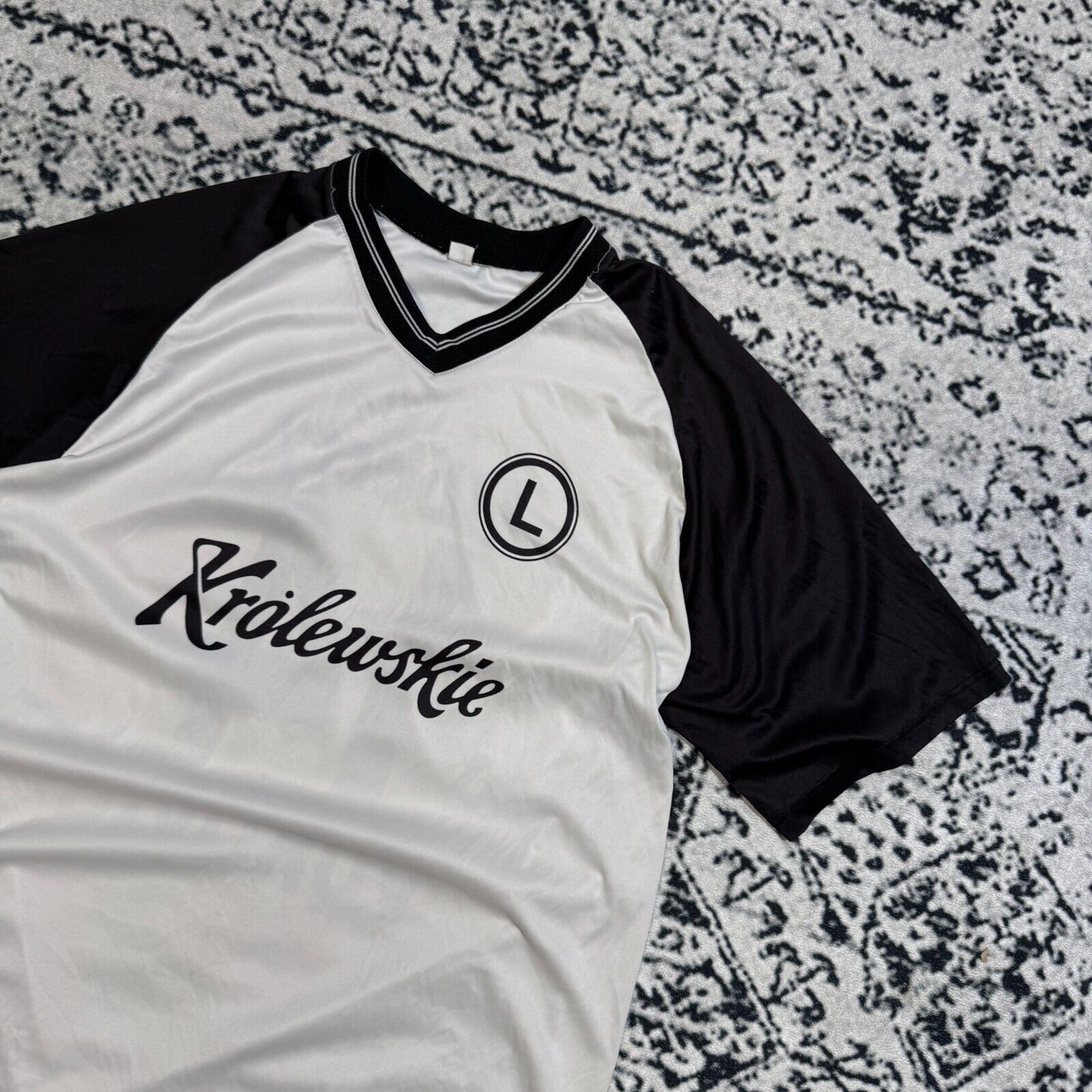Vintage Vintage Unisex White Black Polyester Jersey T-Shirt Size L Size US L / EU 52-54 / 3 - 4 Thumbnail