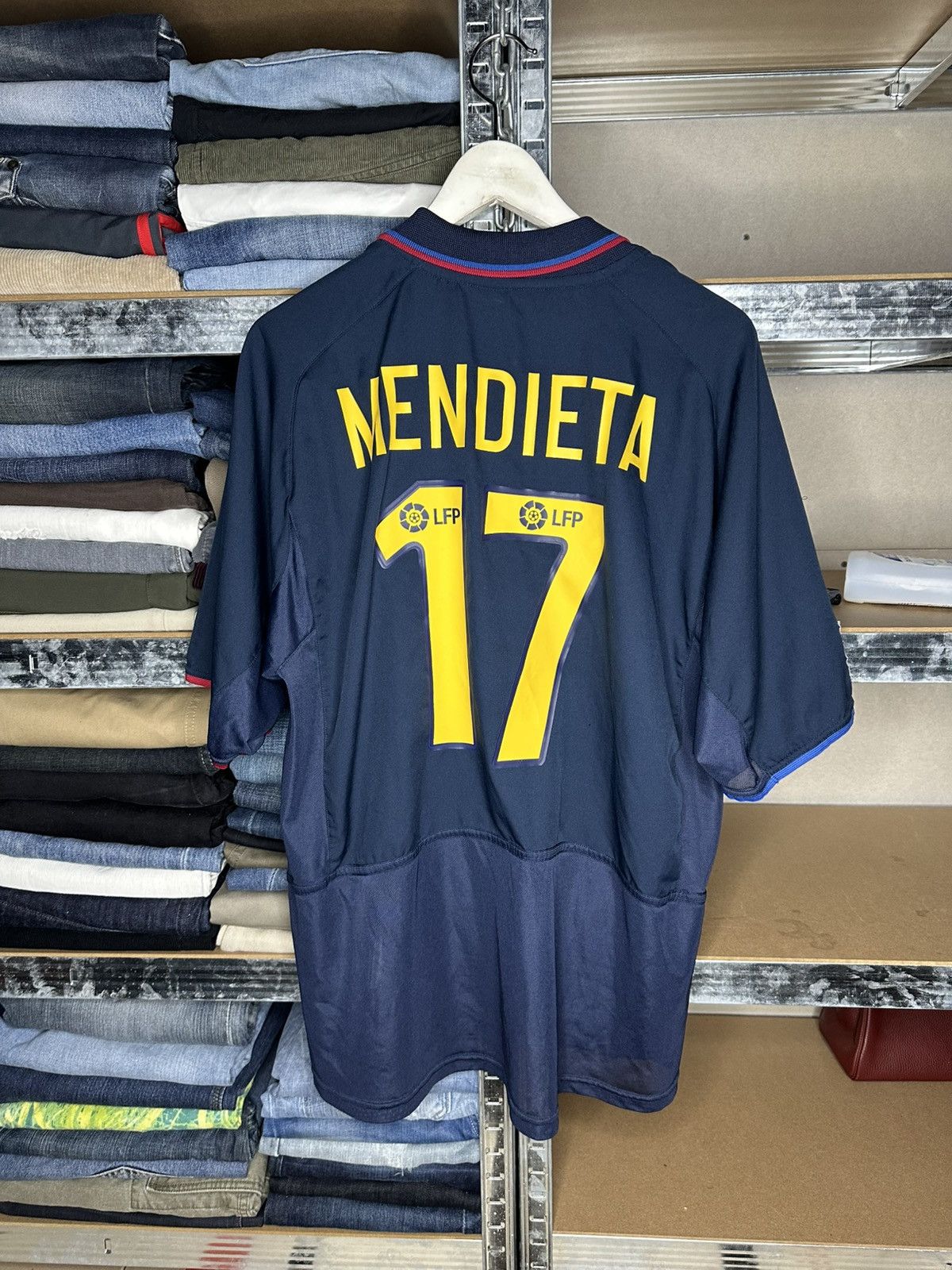 Nike #17 Mendieta Barcelona 2002/03/04 Nike Jersey Football Shirt Size US XL / EU 56 / 4 - 2 Thumbnail