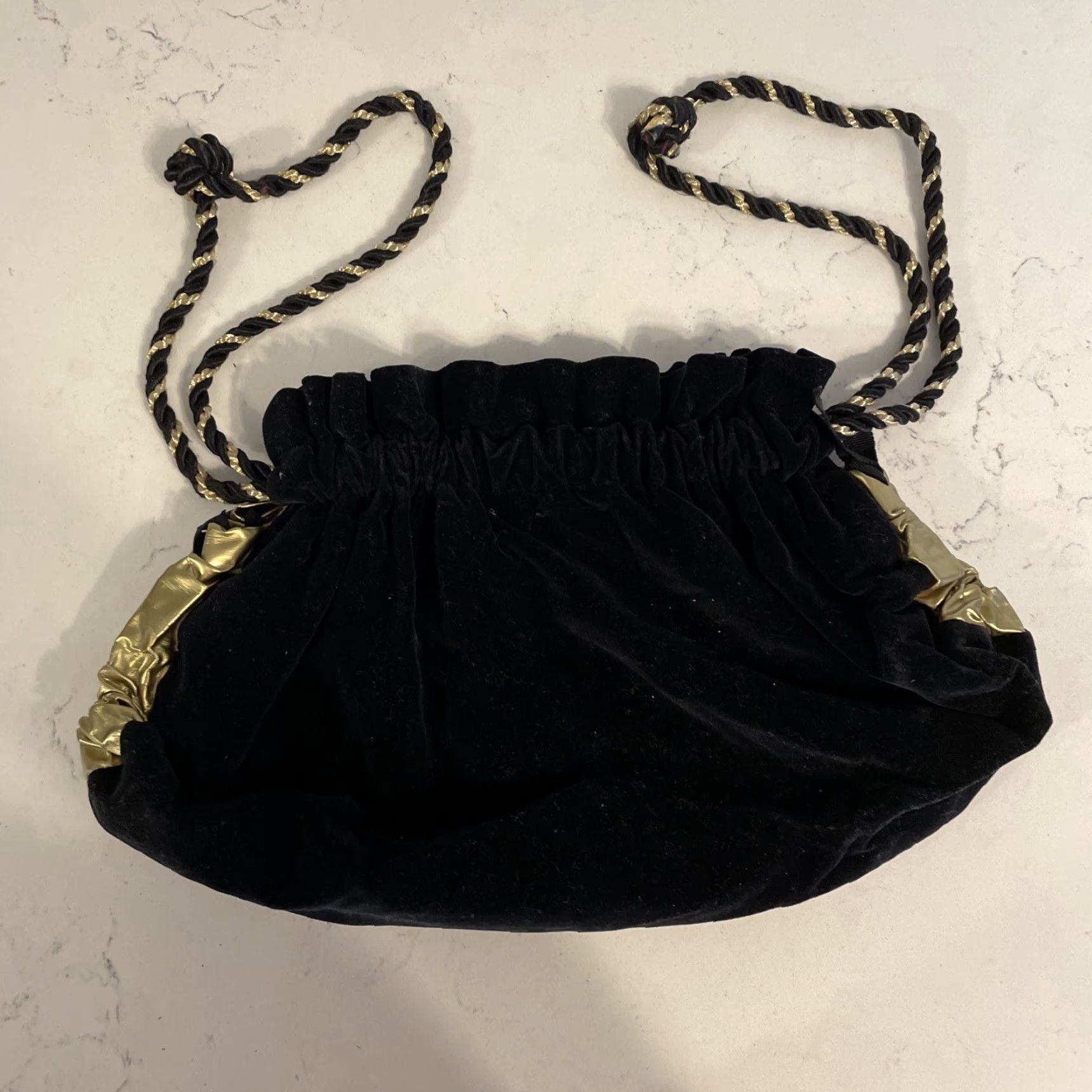 Velvet VINTAGE Black Velvet Gold Detail Red Floral Embroidery Drawstring Pouch Purse Bag Size ONE SIZE - 4 Thumbnail