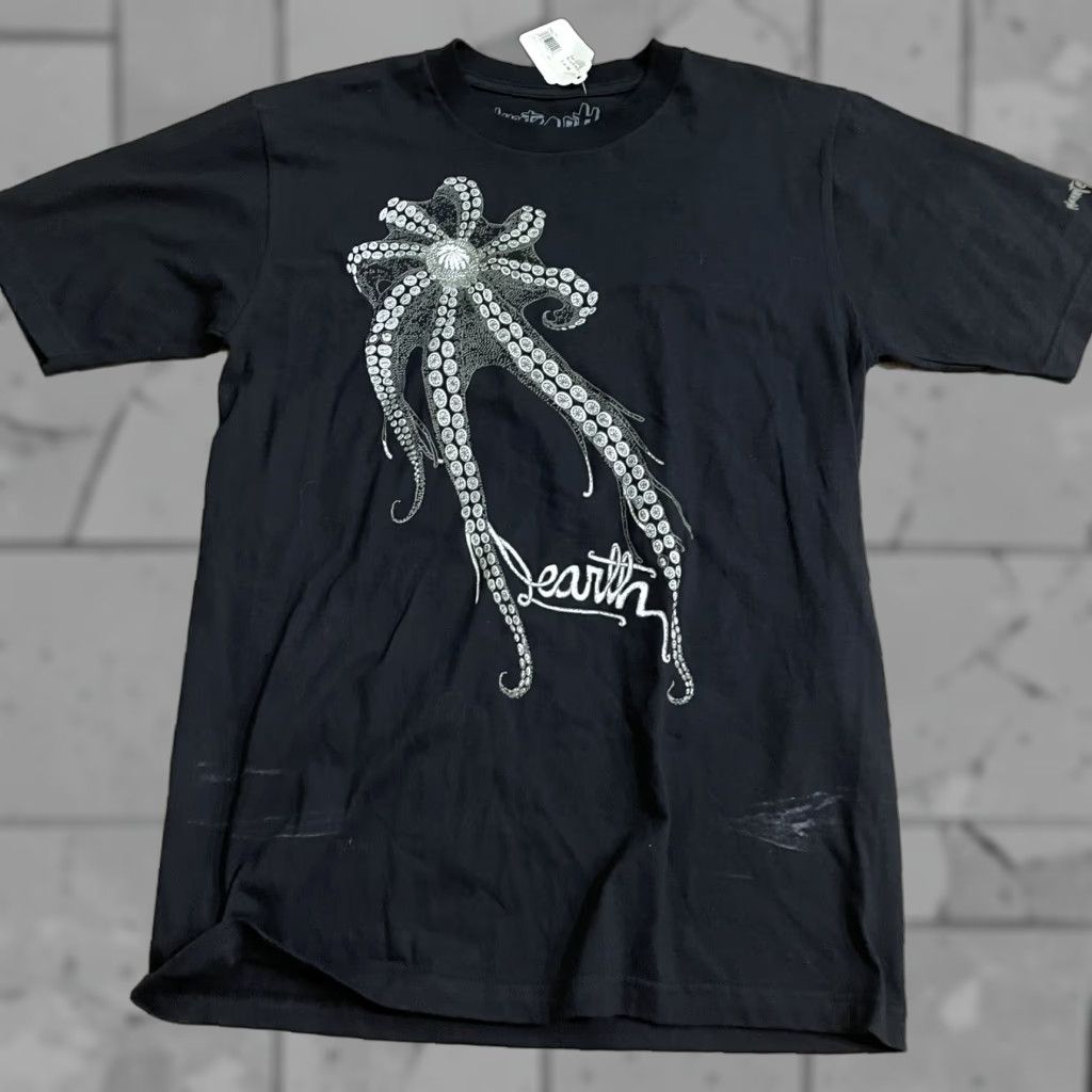 Vintage Black Earth Graphic Tee Mens Size M NWT Size US M / EU 48-50 / 2 - 1 Thumbnail