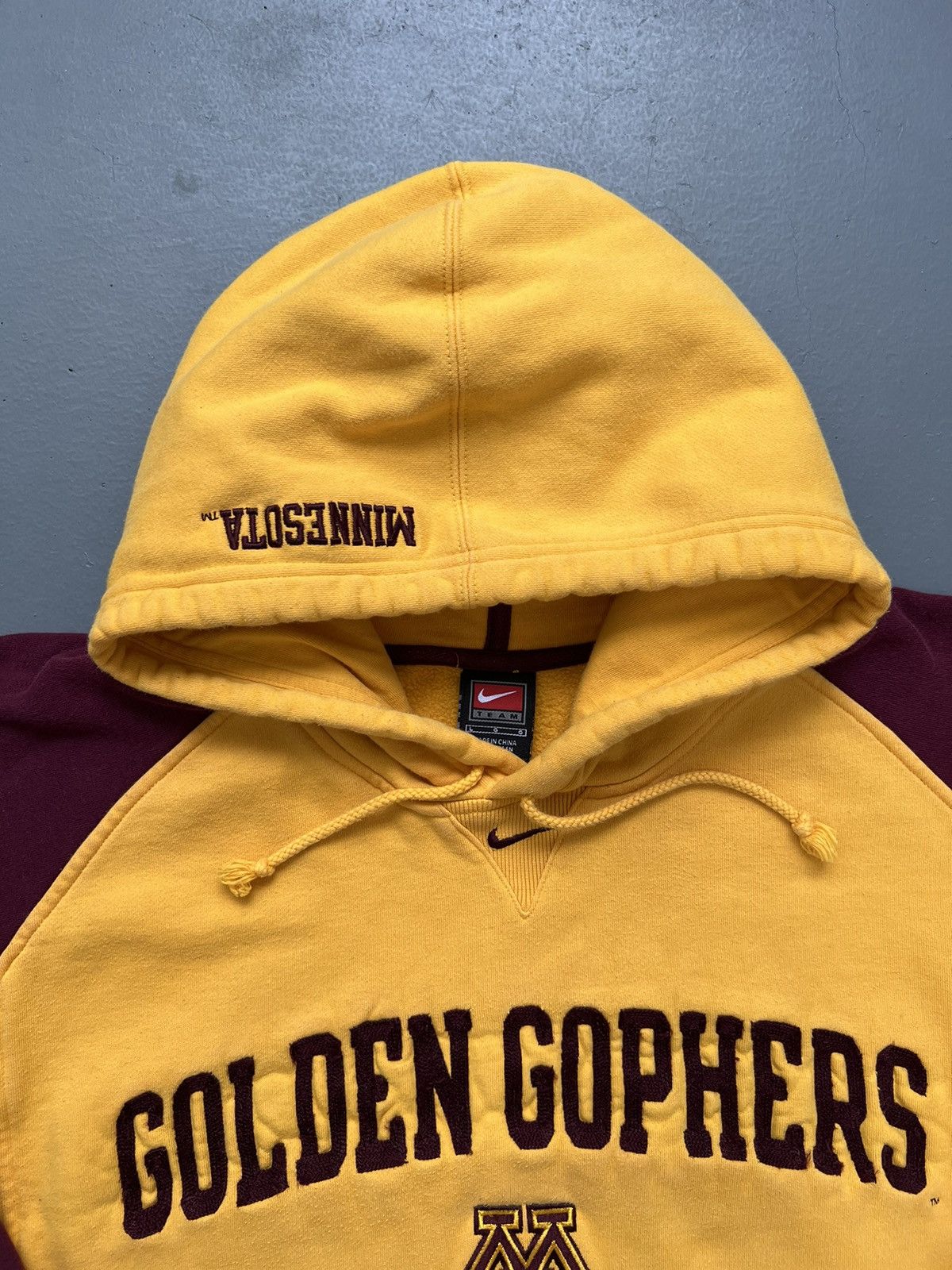 Nike × Vintage Vintage Y2K Nike Team Minnesota Gophers center swoosh hoodie Size US L / EU 52-54 / 3 - 3 Thumbnail