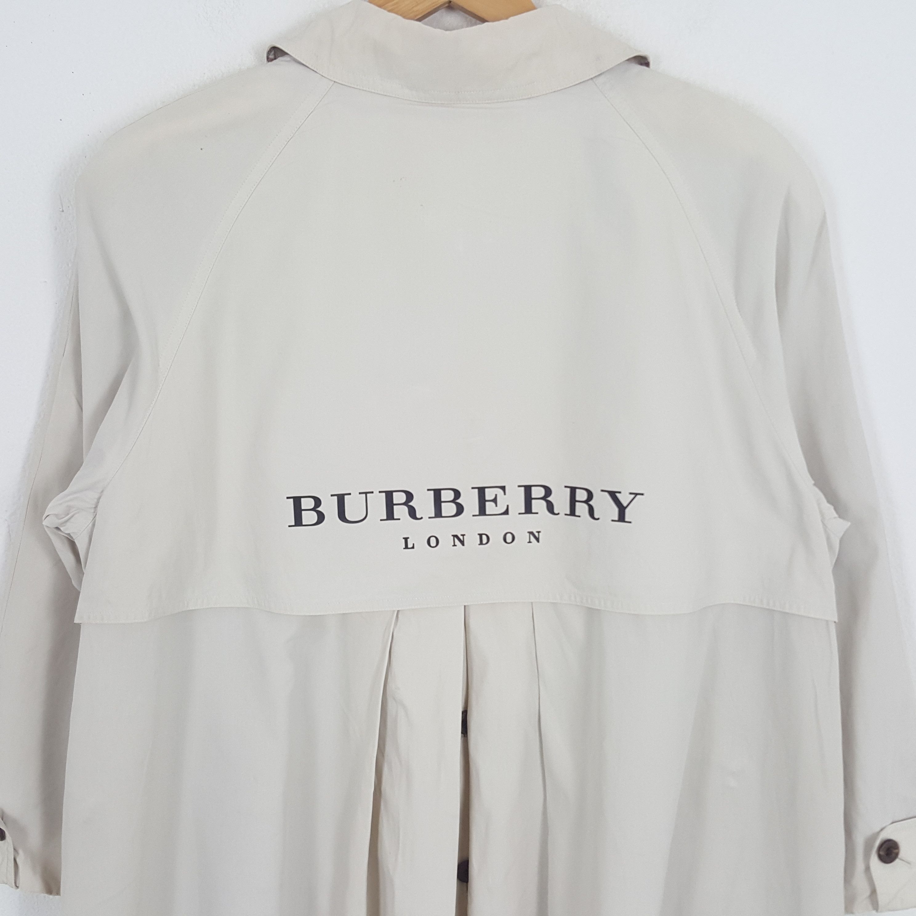 Burberry × Vintage Vintage Burberry Designer Brand Custom Logo Spell Out Jacket Size US L / EU 52-54 / 3 - 2 Thumbnail