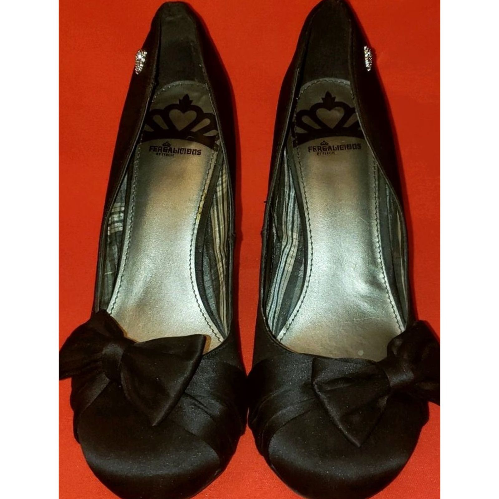 Vintage Fergalicious Pumps Kitten Heel Black Bow 8M Women’s Dress Evening Party Shoes Satin Leather Insole Size US 6 / IT 36 - 3 Thumbnail