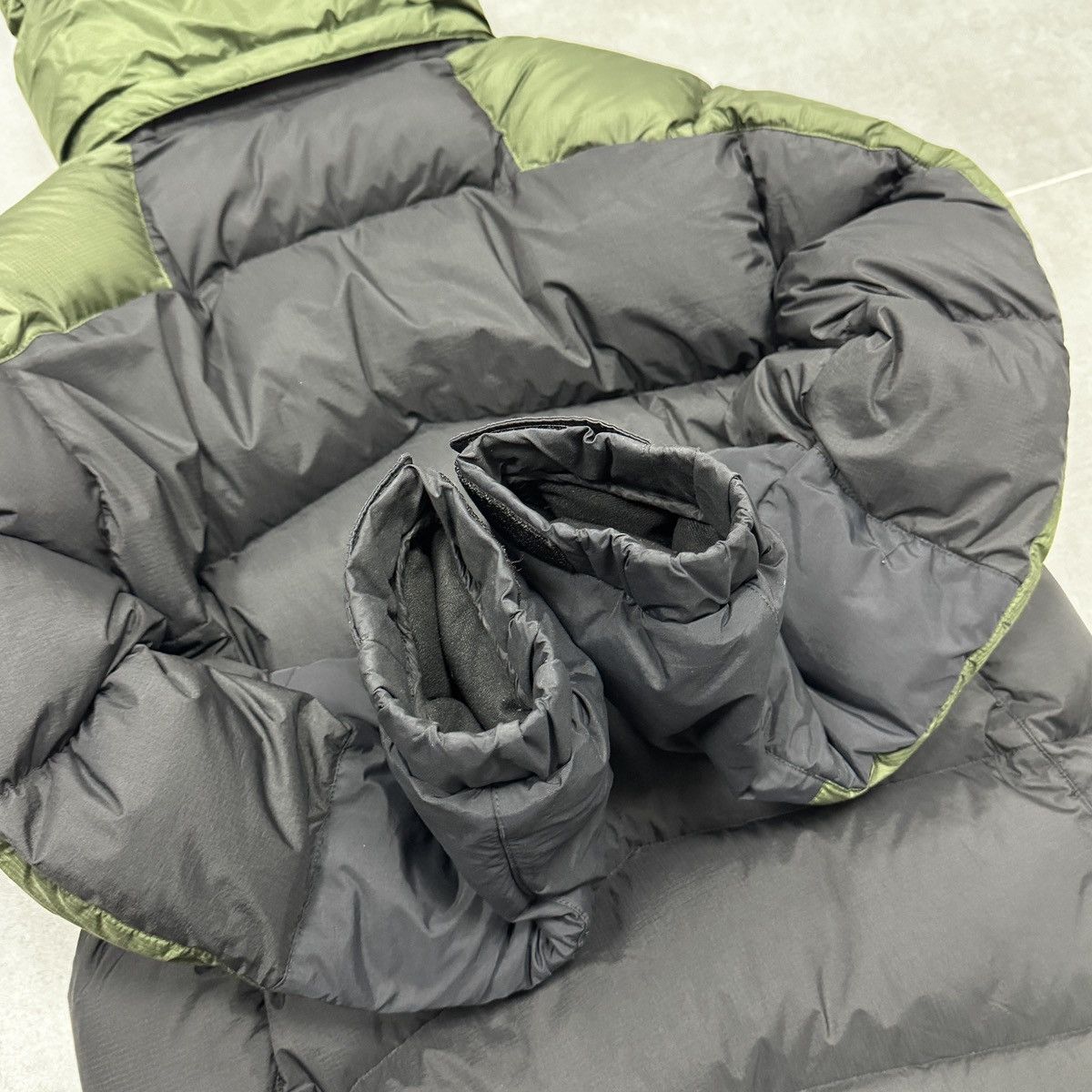 Montbell Montbell Multi Pocket Puffer Down Jacket Men Dark Green Size US L / EU 52-54 / 3 - 25 Thumbnail