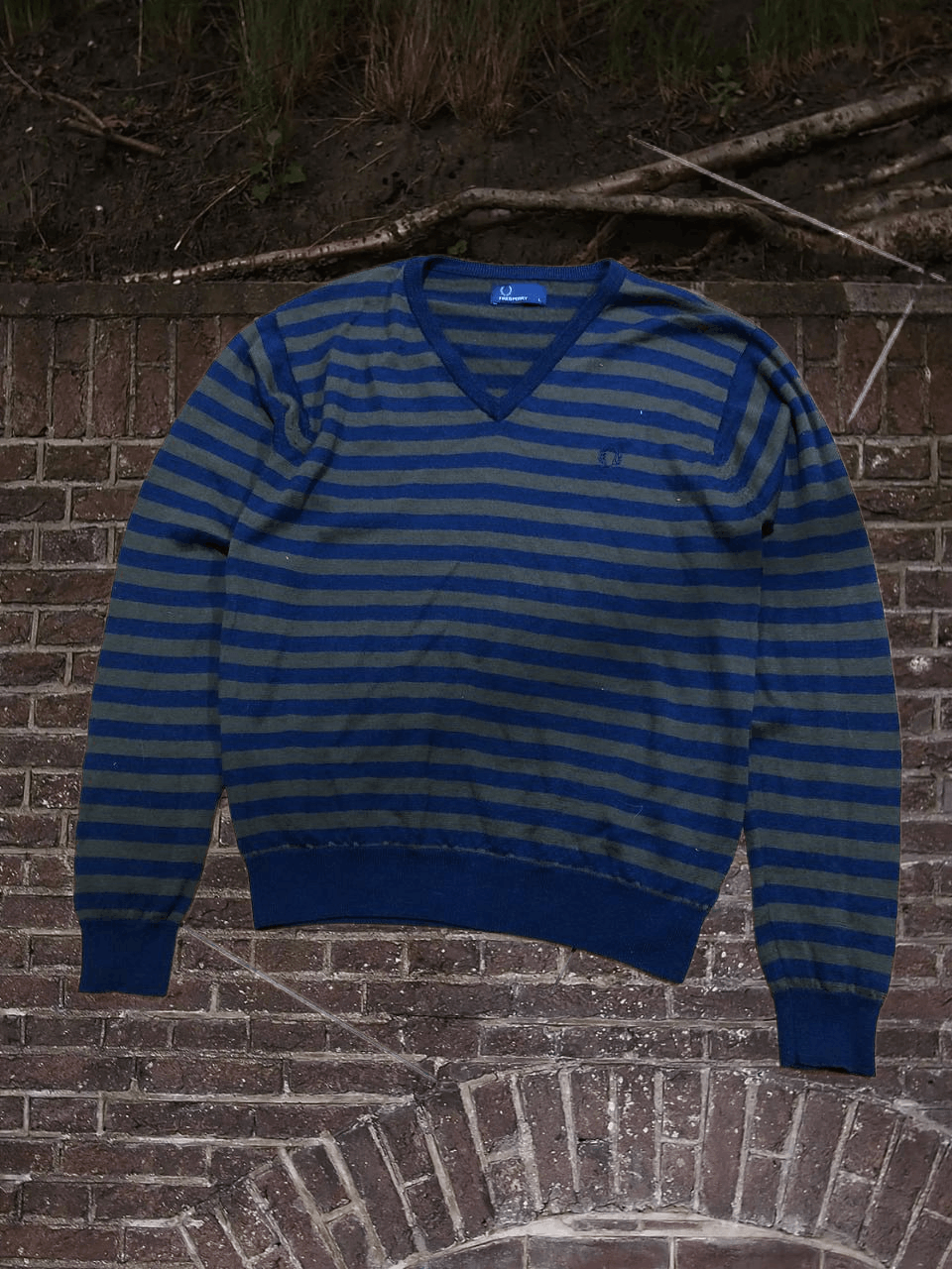 Fred Perry Fred Perry Sportswear Vintage V-Neck Wool Sweater Pullover Size US L / EU 52-54 / 3 - 1 Thumbnail