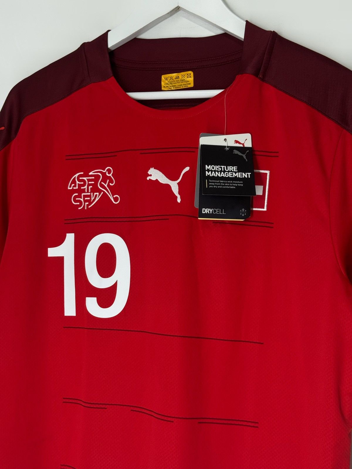 Puma #19 Itten Switzerland 2020/21 Home Puma Football Shirt Size US L / EU 52-54 / 3 - 4 Thumbnail