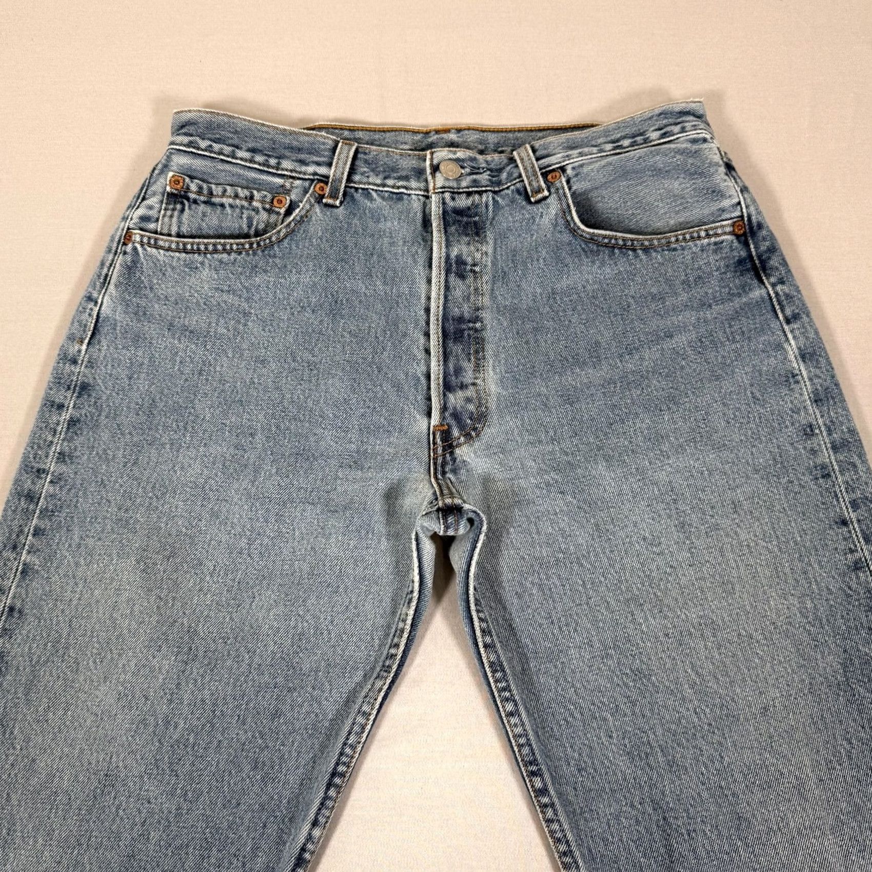 Levi's VINTAGE Levi's 501 Jeans Mens 34x32 Blue Light Wash Denim Straight 5-Pocket Button Fly 90s Size US 34 / EU 50 - 2 Thumbnail