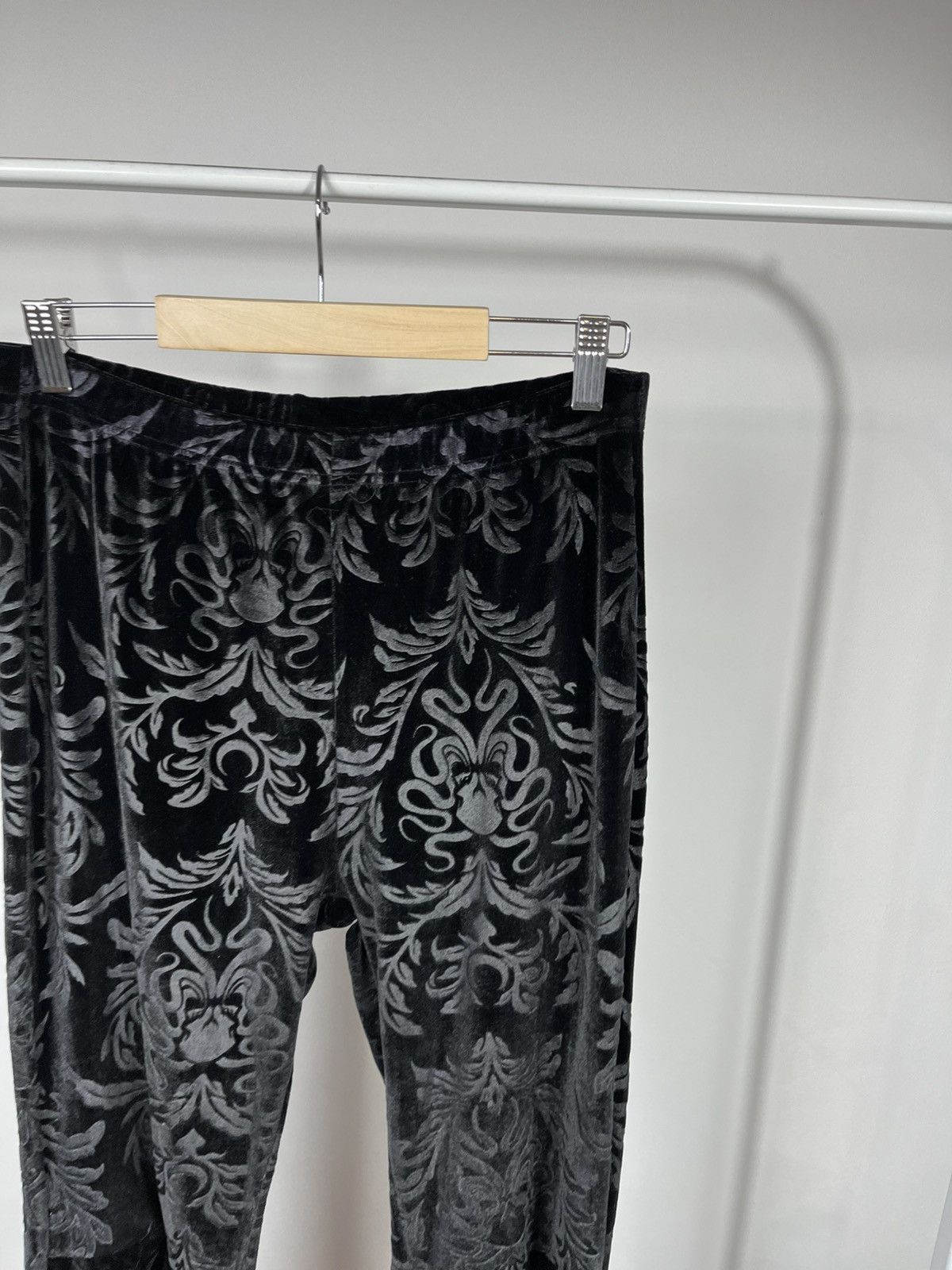 Other Vintage Black Velvet Flared Pants Women L Baroque Bottoms Size 32" / US 10 / IT 46 - 3 Thumbnail