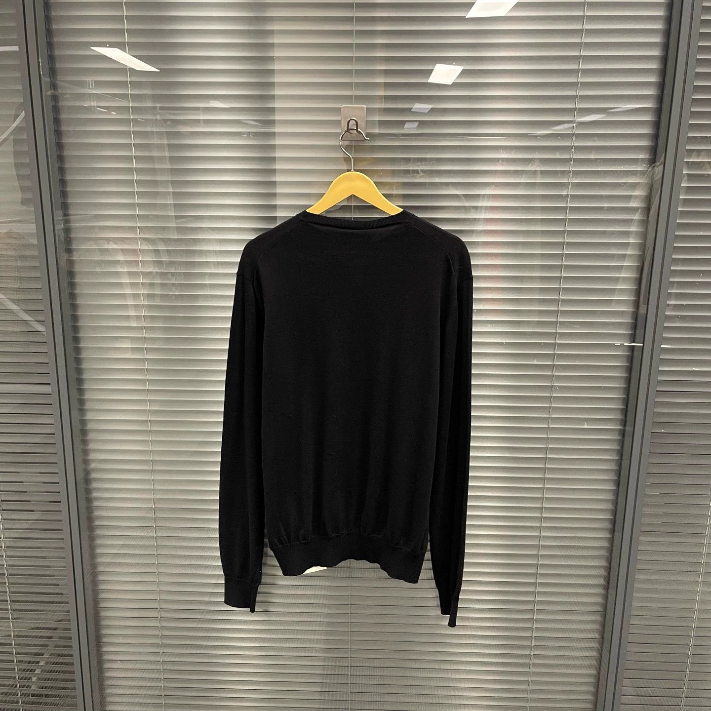 Prada Prada 23FW solid wool knit sweater 48 Size US M / EU 48-50 / 2 - 2 Thumbnail