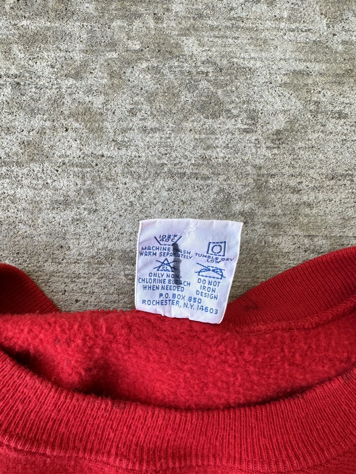 Vintage 90s Wisconsin Badgers Champion Reverse Weave Sweatshirt Size US XL / EU 56 / 4 - 11 Thumbnail