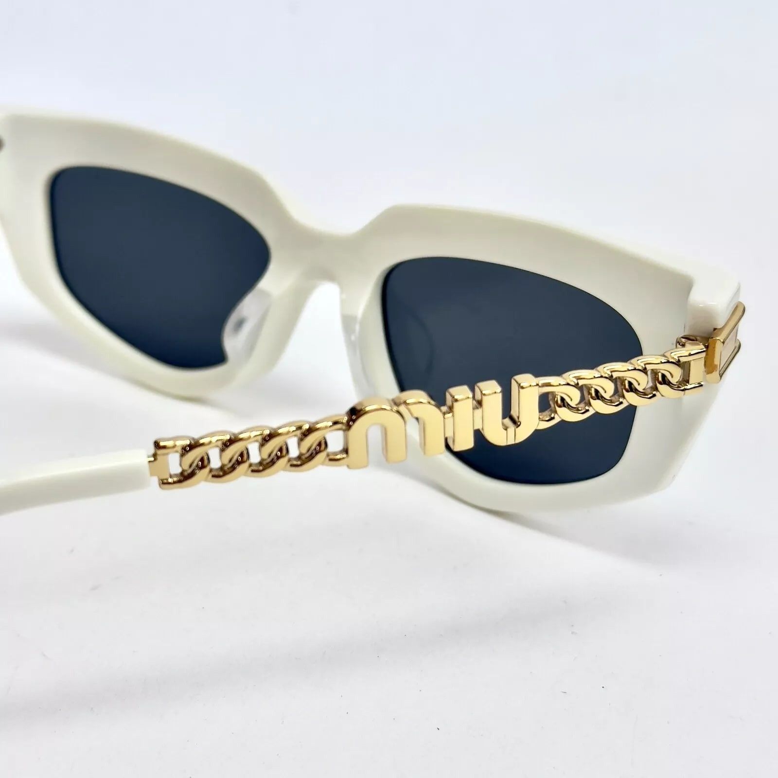 Miu Miu MIU MIU LOGO CHAIN MU12WS Gold White Geometric Luxury 12W Size ONE SIZE - 6 Thumbnail