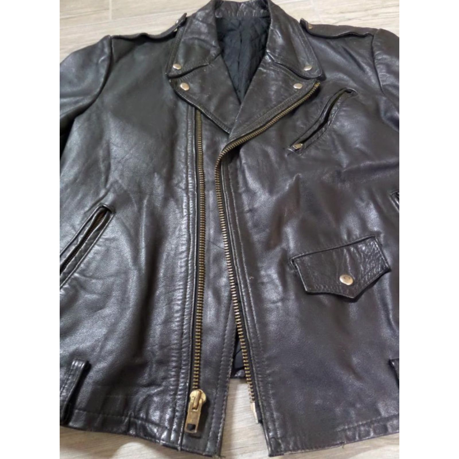 Vintage VINTAGE 1970s MOTORCYCLE Leather Jacket 40 patina CUSTOM Harley BIKER Mens Jacket Black Leather M 40-42 Patina Patina Vintage Motorcycle Jacket Mens Size US M / EU 48-50 / 2 - 4 Thumbnail