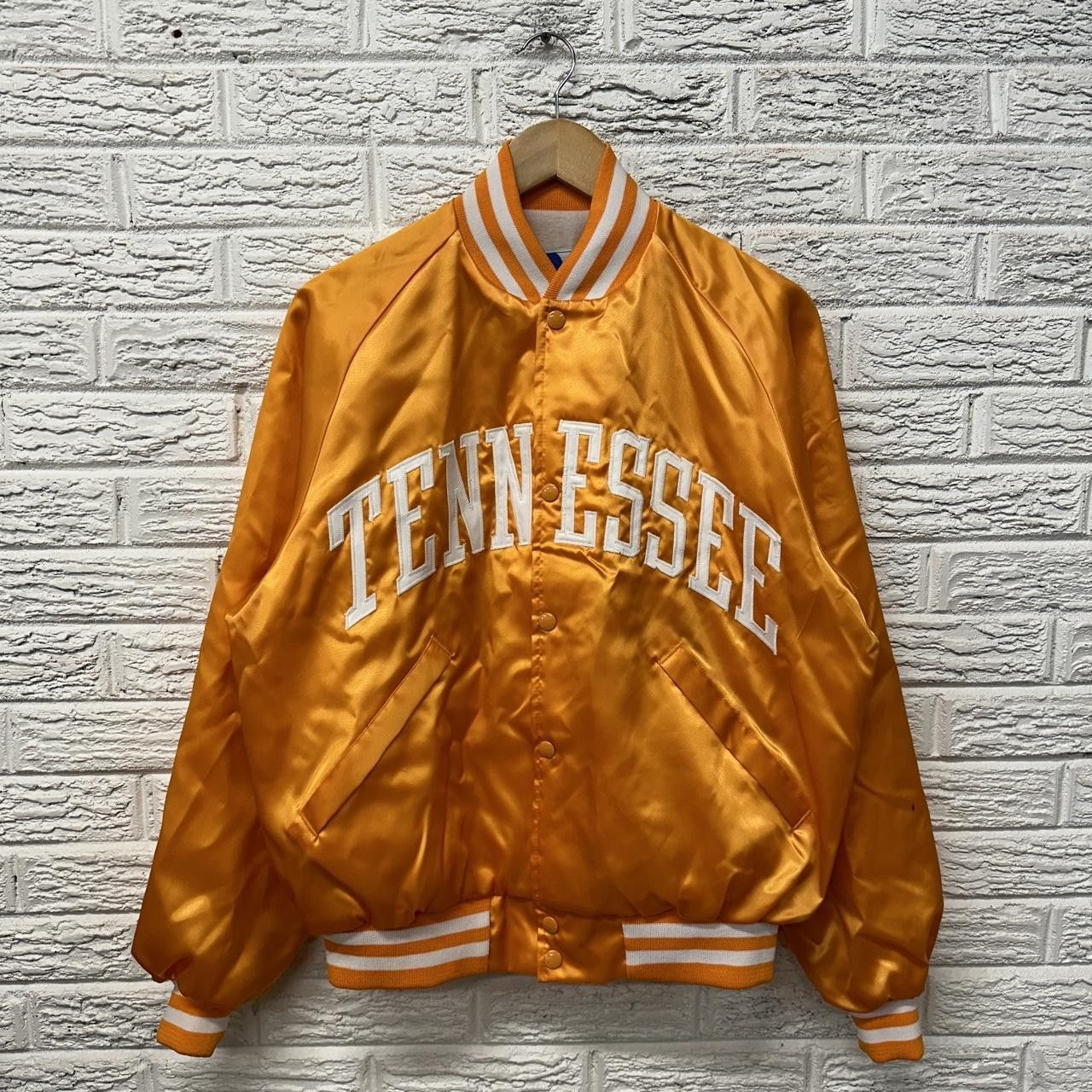 Dunbrooke × Vintage Vintage Dunbrooke Tennessee Vols Nylon Bomber Jacket Large Size US L / EU 52-54 / 3 - 3 Thumbnail