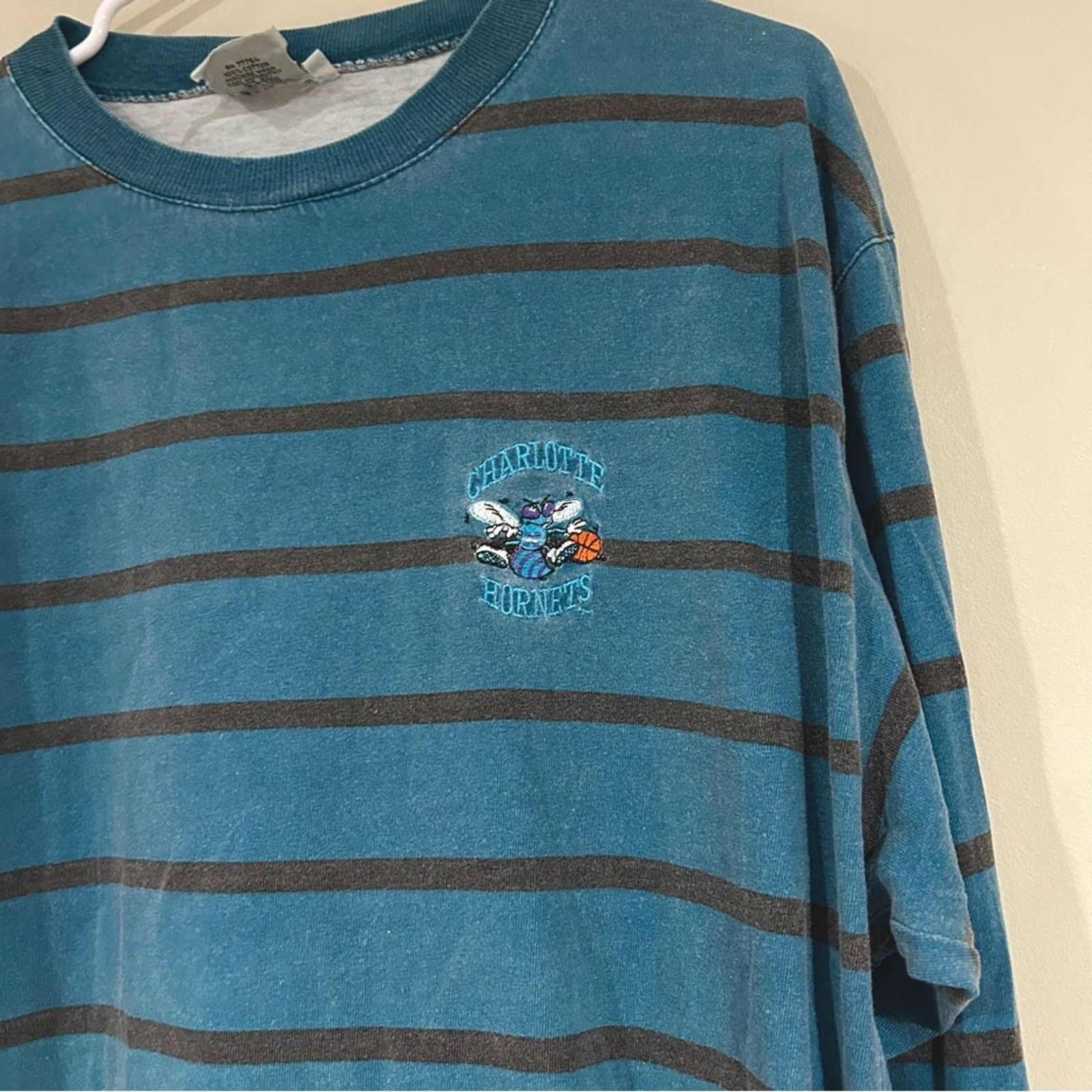 Other Vintage Charlotte Hornets Striped Shirt Size US L / EU 52-54 / 3 - 2 Thumbnail