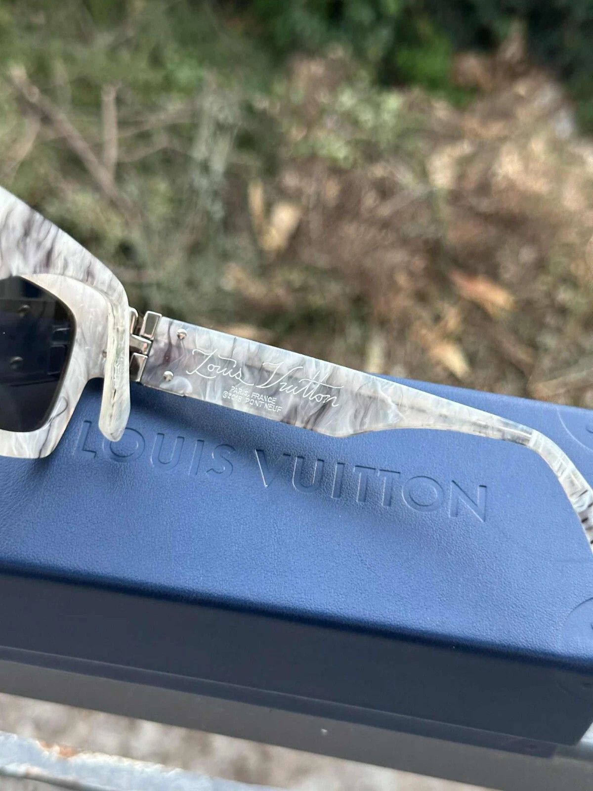 Louis Vuitton Louis Vuitton Z1245E Charleston Marble Sunglasses Size ONE SIZE - 6 Thumbnail