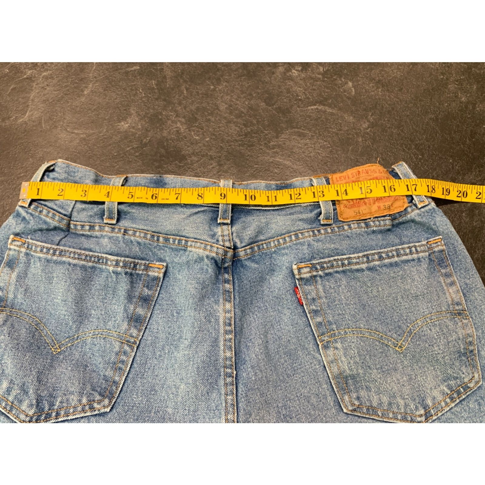 Levi's VINTAGE Levi's Mens Jeans Shorts 38W Relaxed Fit Cotton Denim Casual 90s Mens Size US 34 / EU 50 - 5 Thumbnail