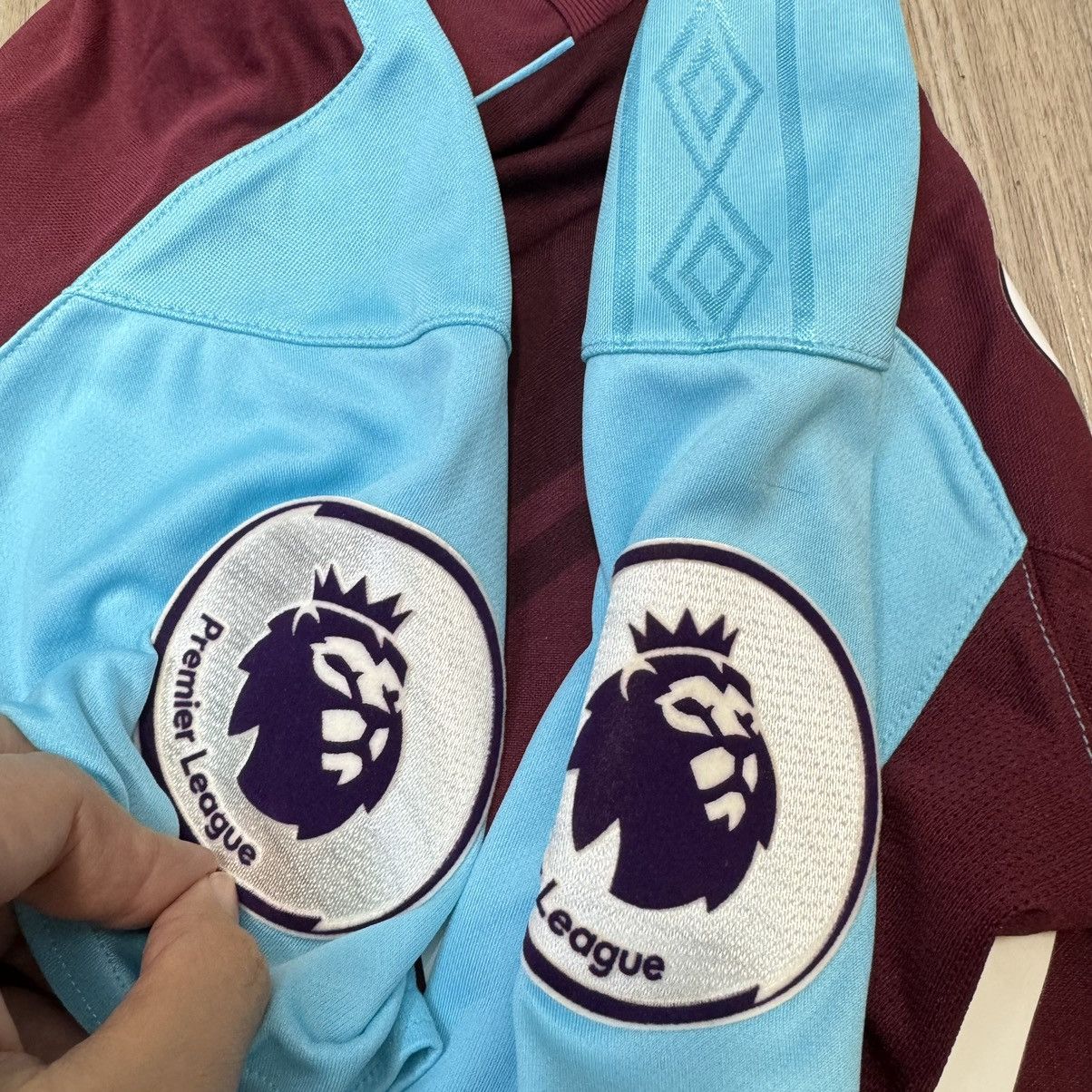 Umbro West Ham 17/18 home shirt #17 Chicharito Size US S / EU 44-46 / 1 - 5 Thumbnail