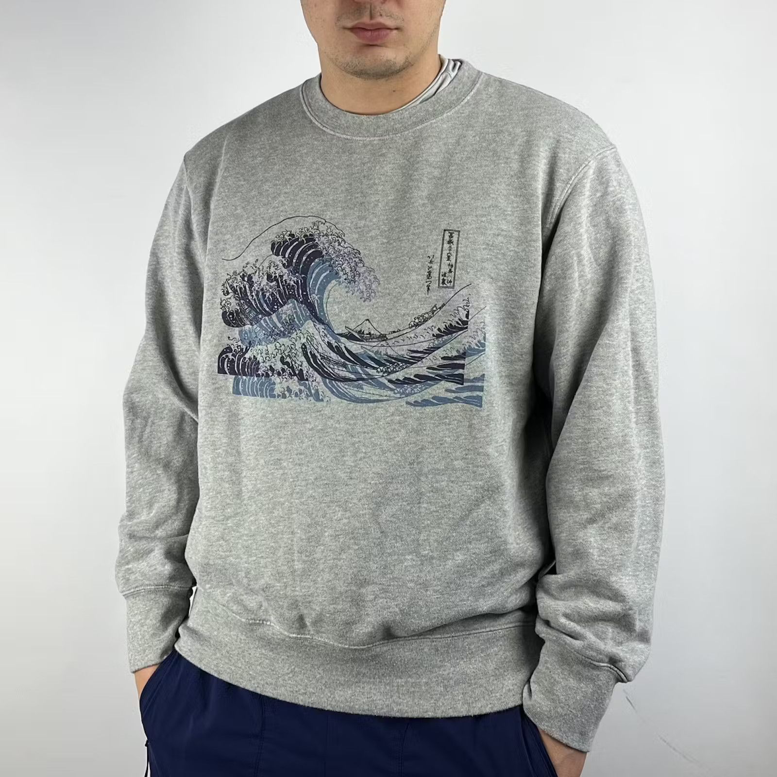 Japanese Brand Uniqlo sweatshirt Japanese style wave size M/L Size US M / EU 48-50 / 2 - 1 Thumbnail