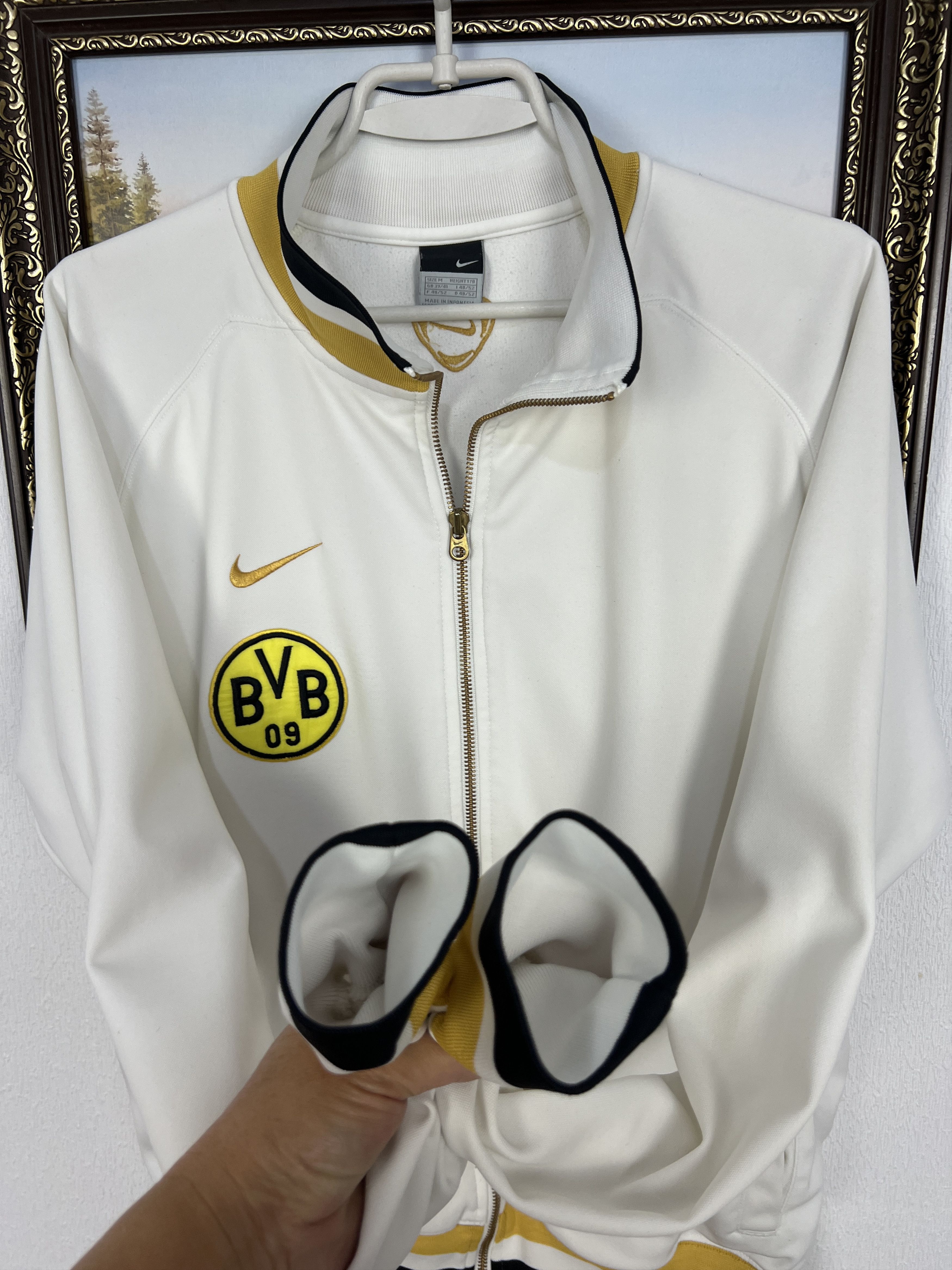 Nike Vintage Nike Borussia Dortmund White Bomber Jacket Football Size US M / EU 48-50 / 2 - 6 Thumbnail