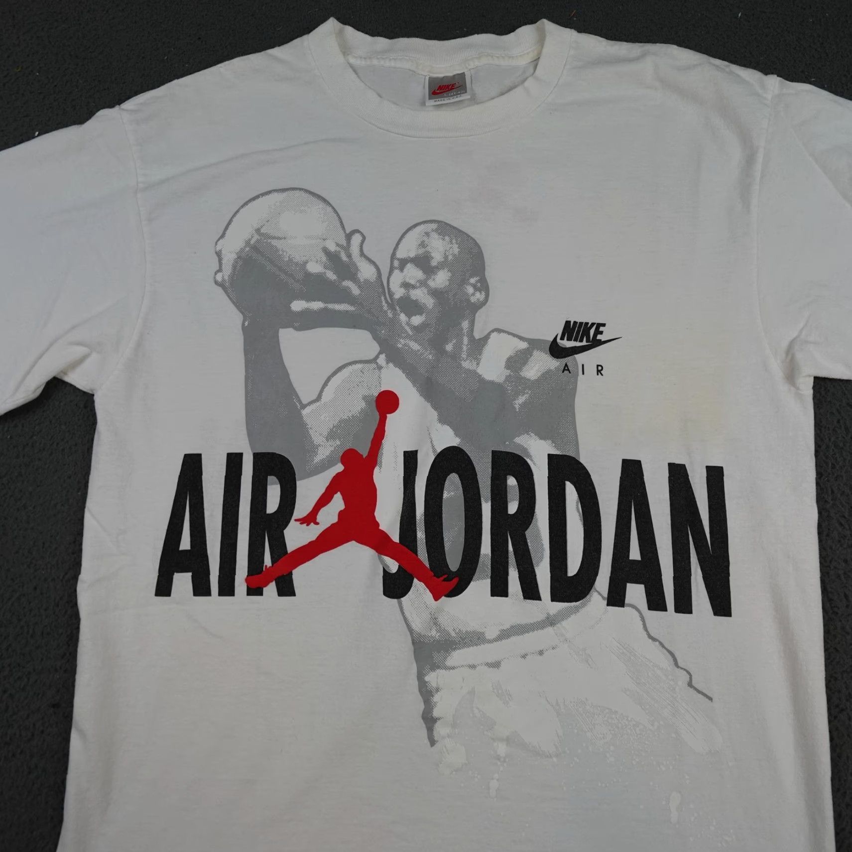 Nike VINTAGE Nike Air Jordan Shirt Mens Large White Hare Jordan Bugs Bunny USA 1991 Size US L / EU 52-54 / 3 - 5 Thumbnail