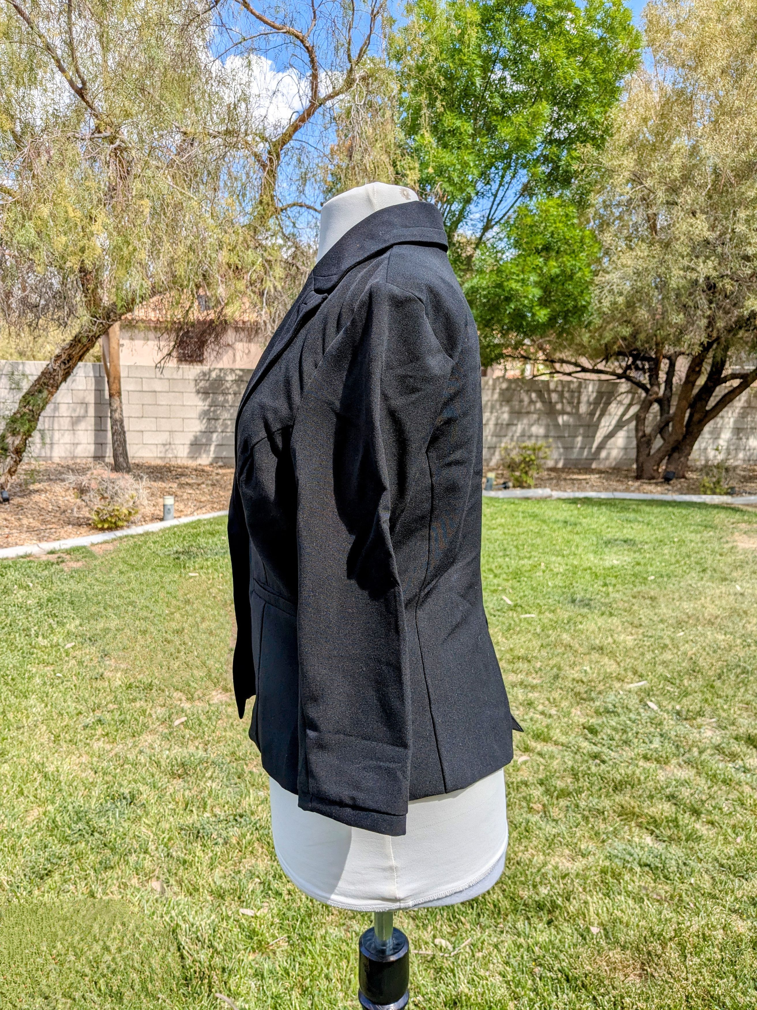 Designer Petite Midnight 2-Button Blazer Short Jacket Lapel Coat EUC Size M / US 6-8 / IT 42-44 - 3 Thumbnail