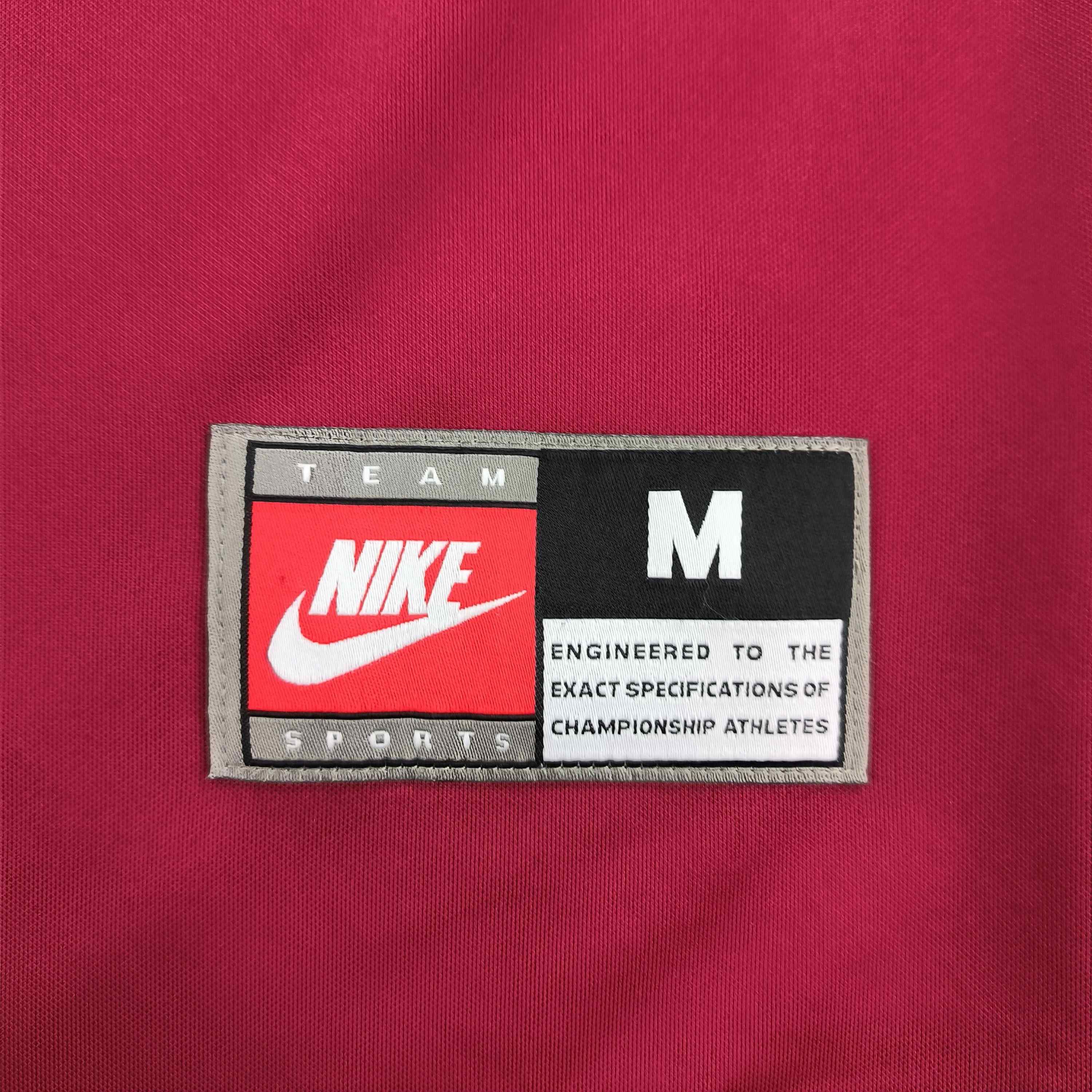 Nike Portugal 2002-04 Nike home Reissue football jersey size M Size US M / EU 48-50 / 2 - 3 Thumbnail