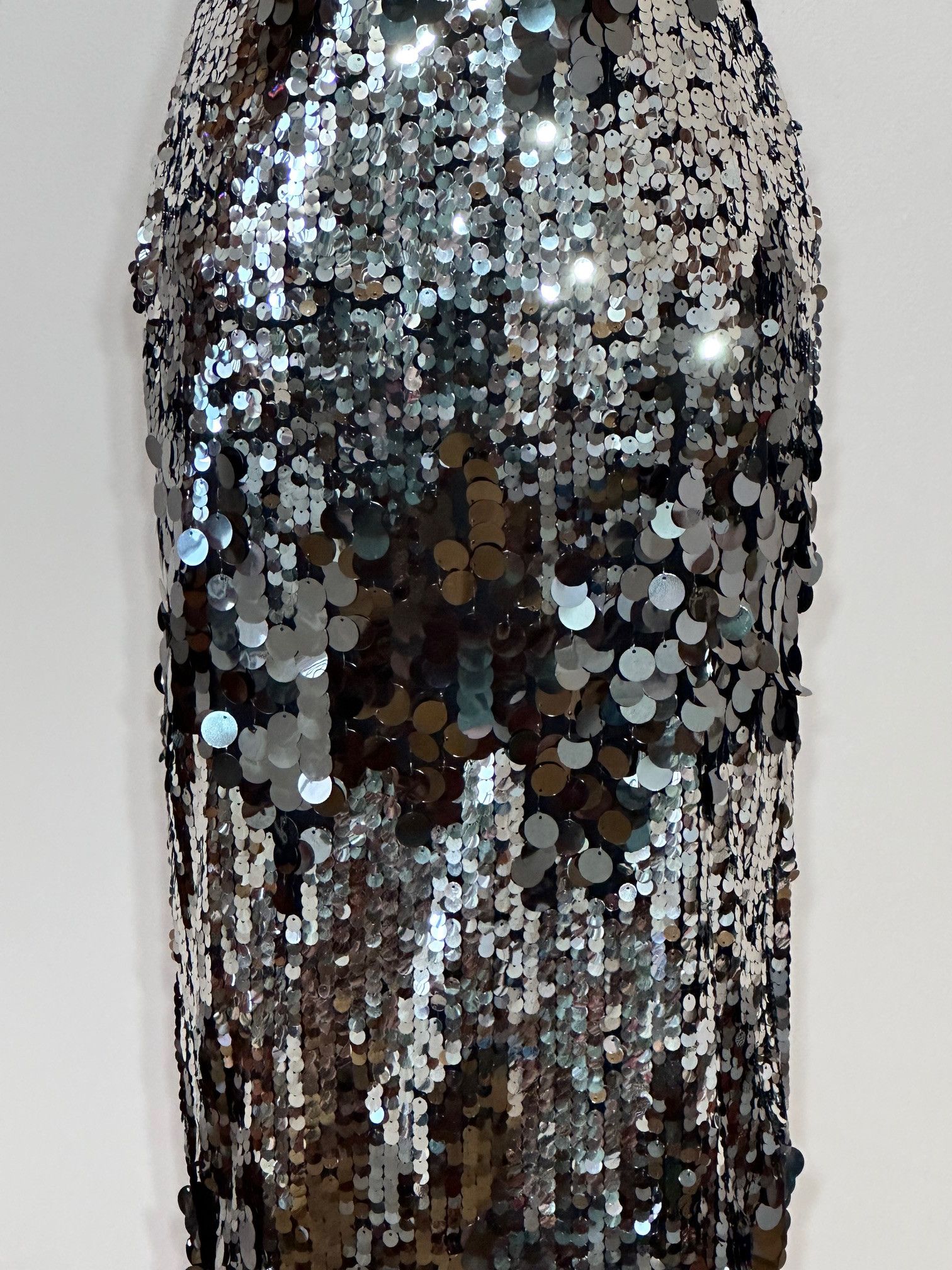 Forever 21 Silver Sequin Disk Tube Dress size 6 Size M / US 6-8 / IT 42-44 - 4 Thumbnail
