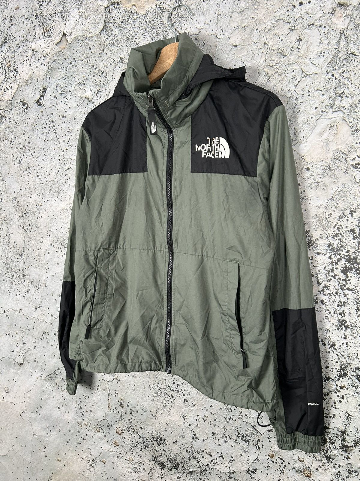 The North Face The North Face Gorpcore Outdoor Light Rain Jacket Size M / US 6-8 / IT 42-44 - 2 Thumbnail