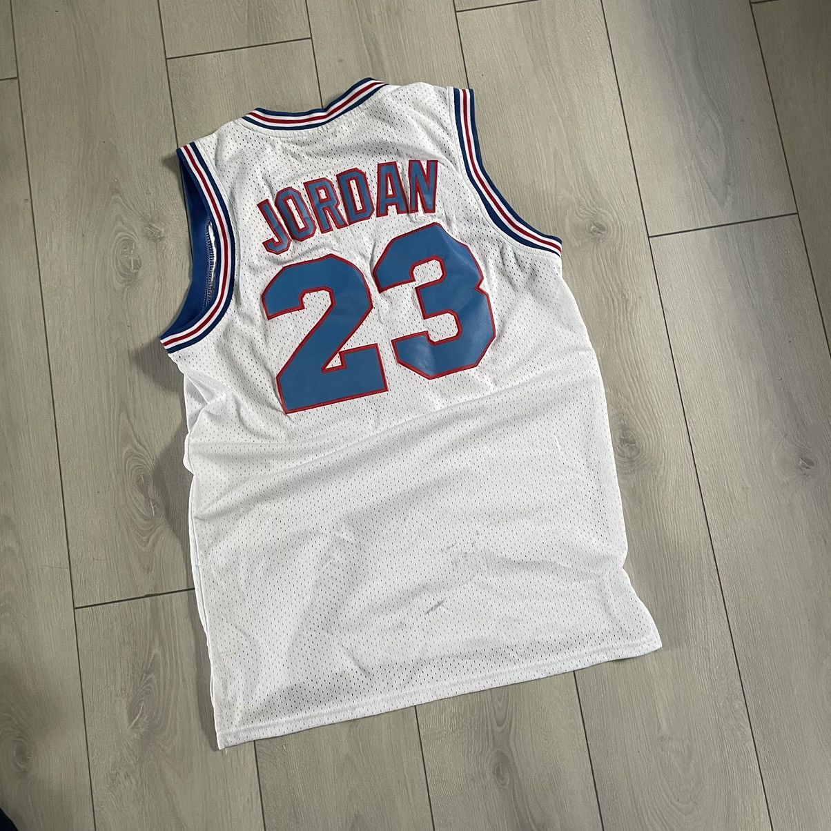 Champion × Jordan Brand × Vintage Vintage 90s Tune Squad Bugs Bunny 23 Champion Jersey Jordan Size US M / EU 48-50 / 2 - 1 Thumbnail