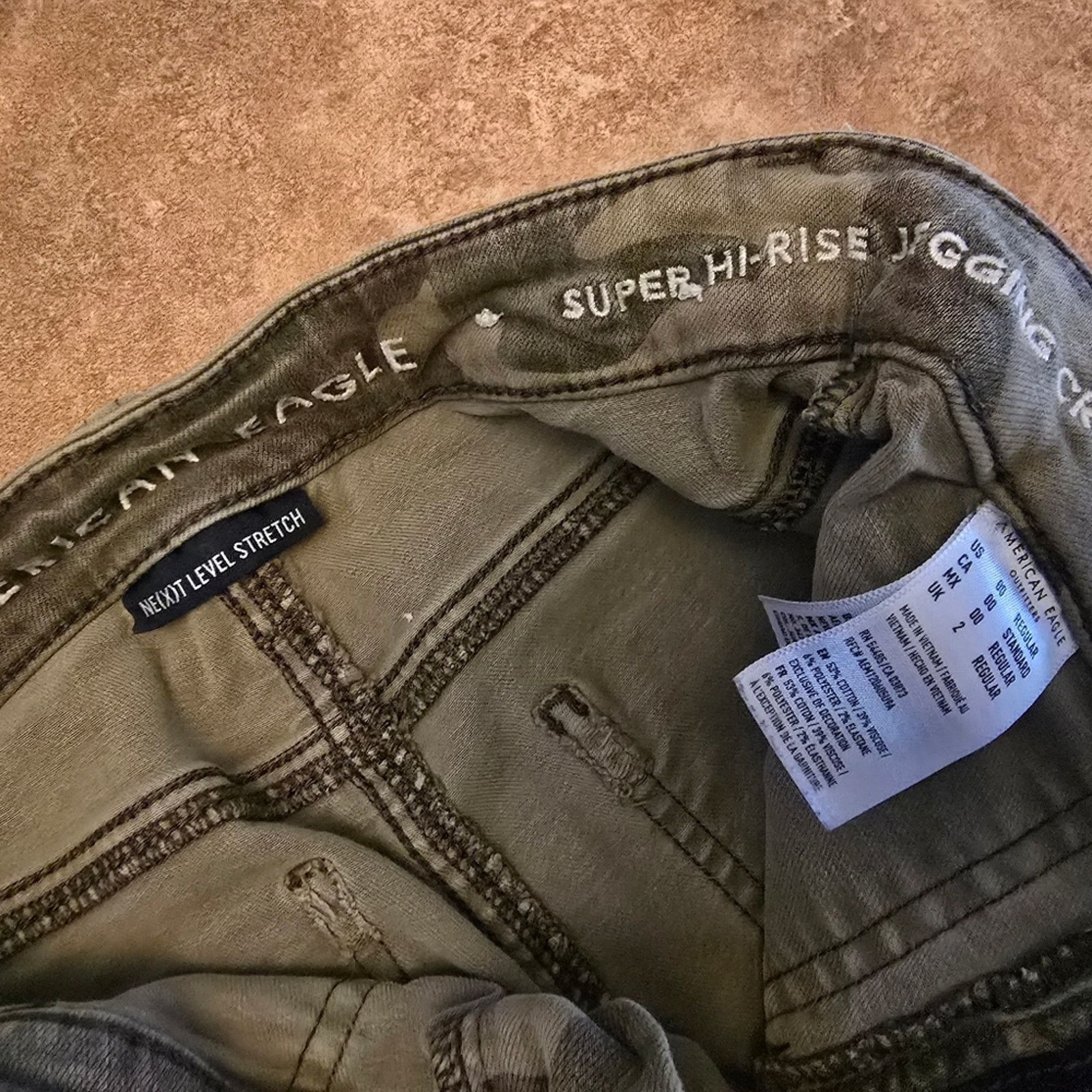 American Eagle Outfitters Camo Cargo | AEO | Super Hi-Rise Crop Jean Size 24" / US 00 / IT 34 - 3 Thumbnail