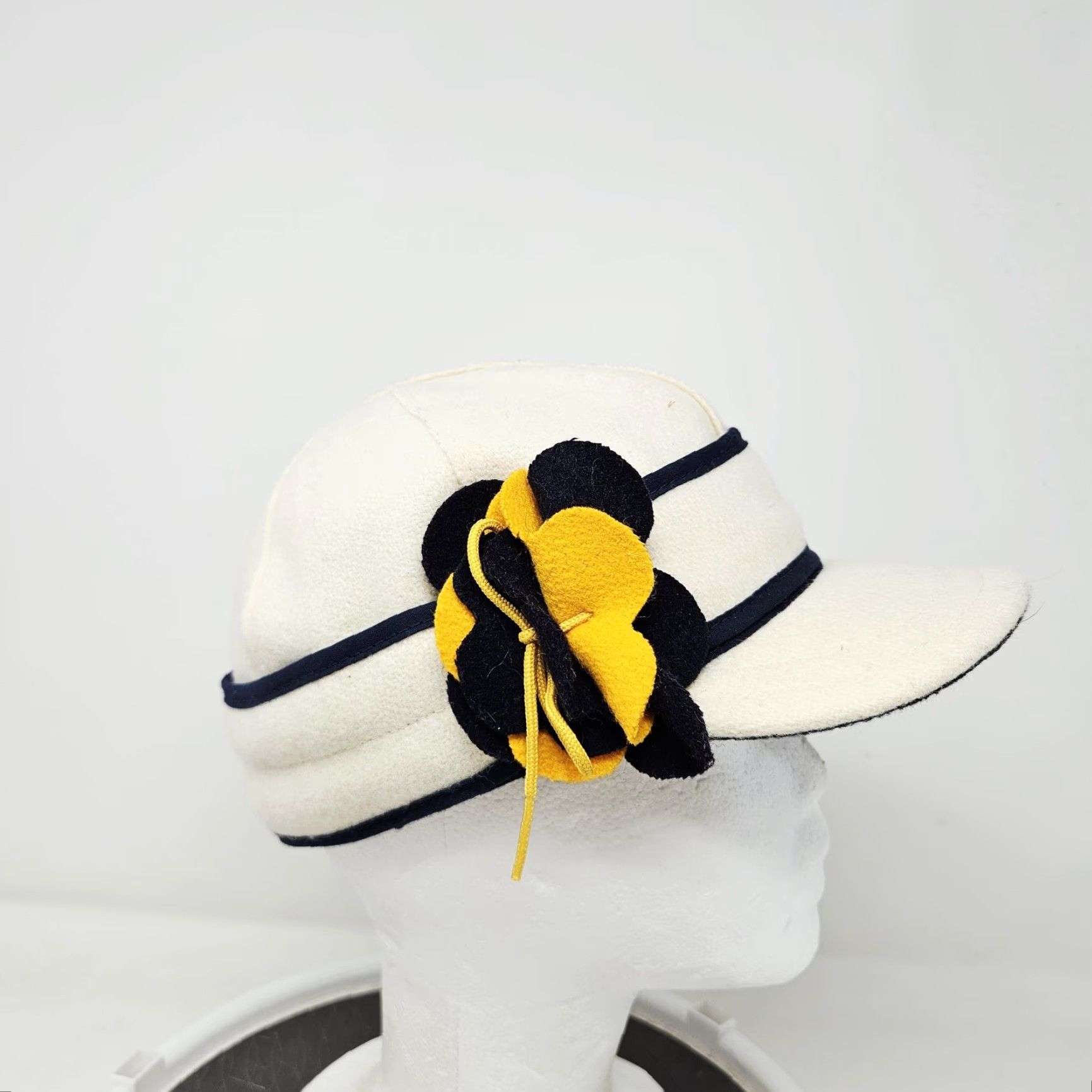 Vintage Stormy Kromer Hat Cap Fitted Womens 7 White Navy Flower Trapper USA Wool Winter Size ONE SIZE - 3 Thumbnail