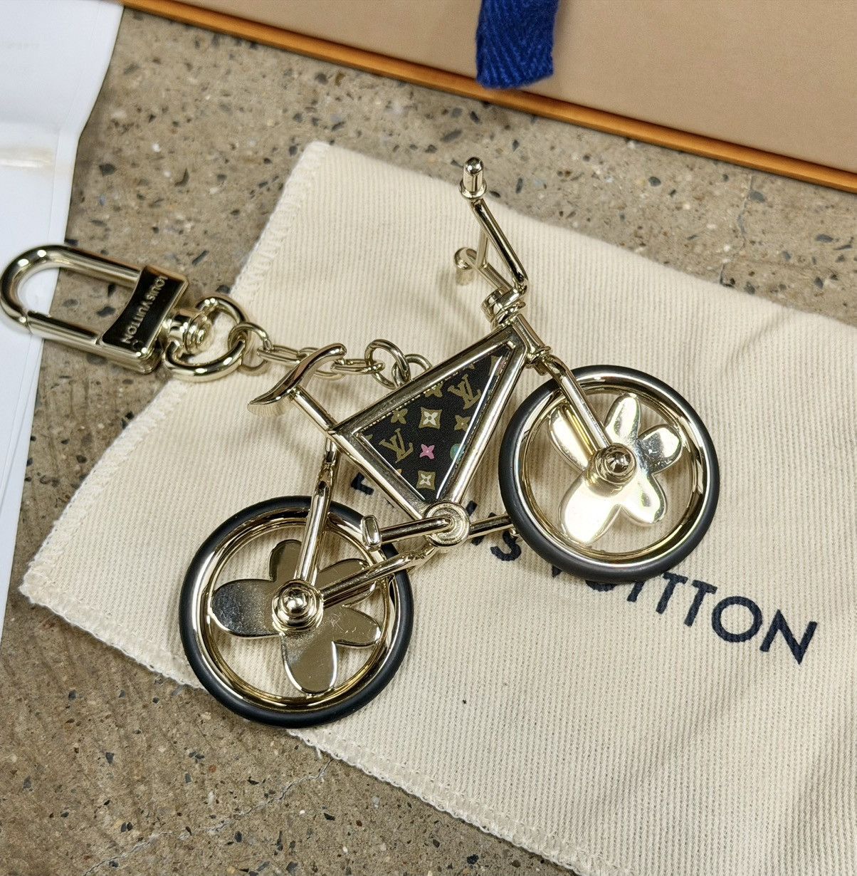 Louis Vuitton Louis Vuitton Lv & Tyler heart MNG CRAGGY BIKE Size ONE SIZE - 1 Thumbnail